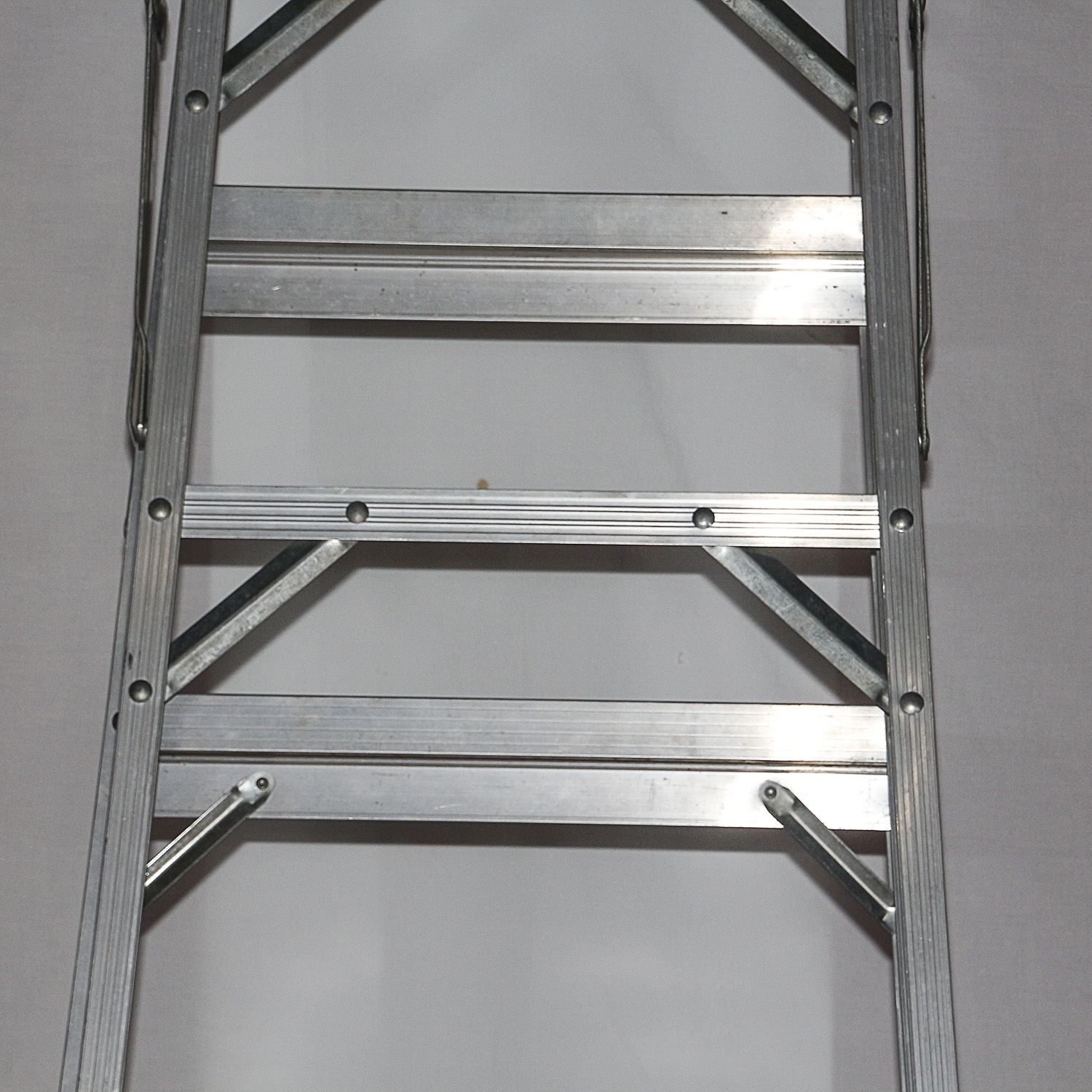 Husky 8' Aluminum Step Ladder