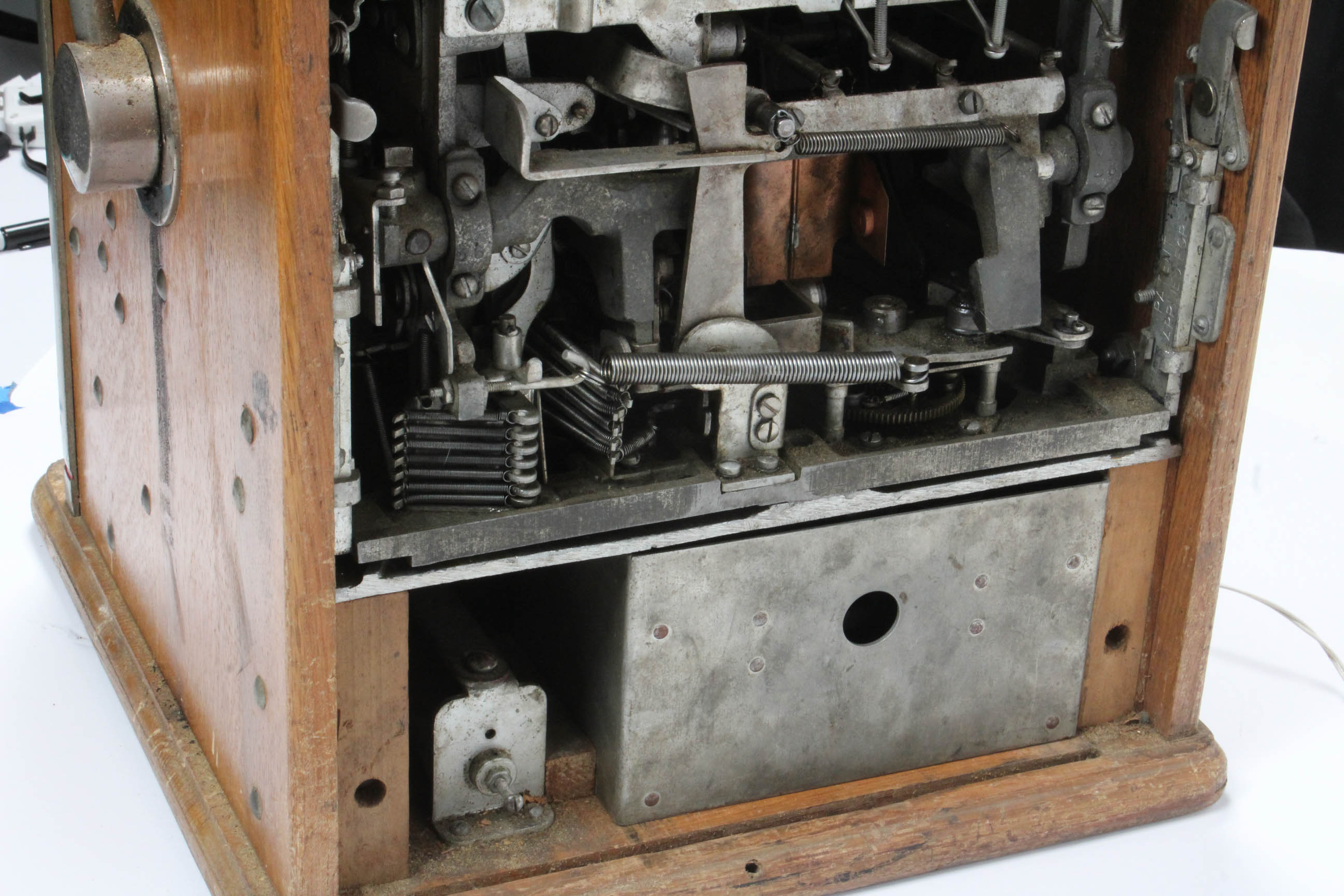 Vintage Jennings Club Chief Slot Machine