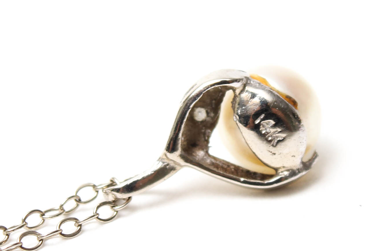 14K White Gold Diamond and Pearl Pendant Necklace