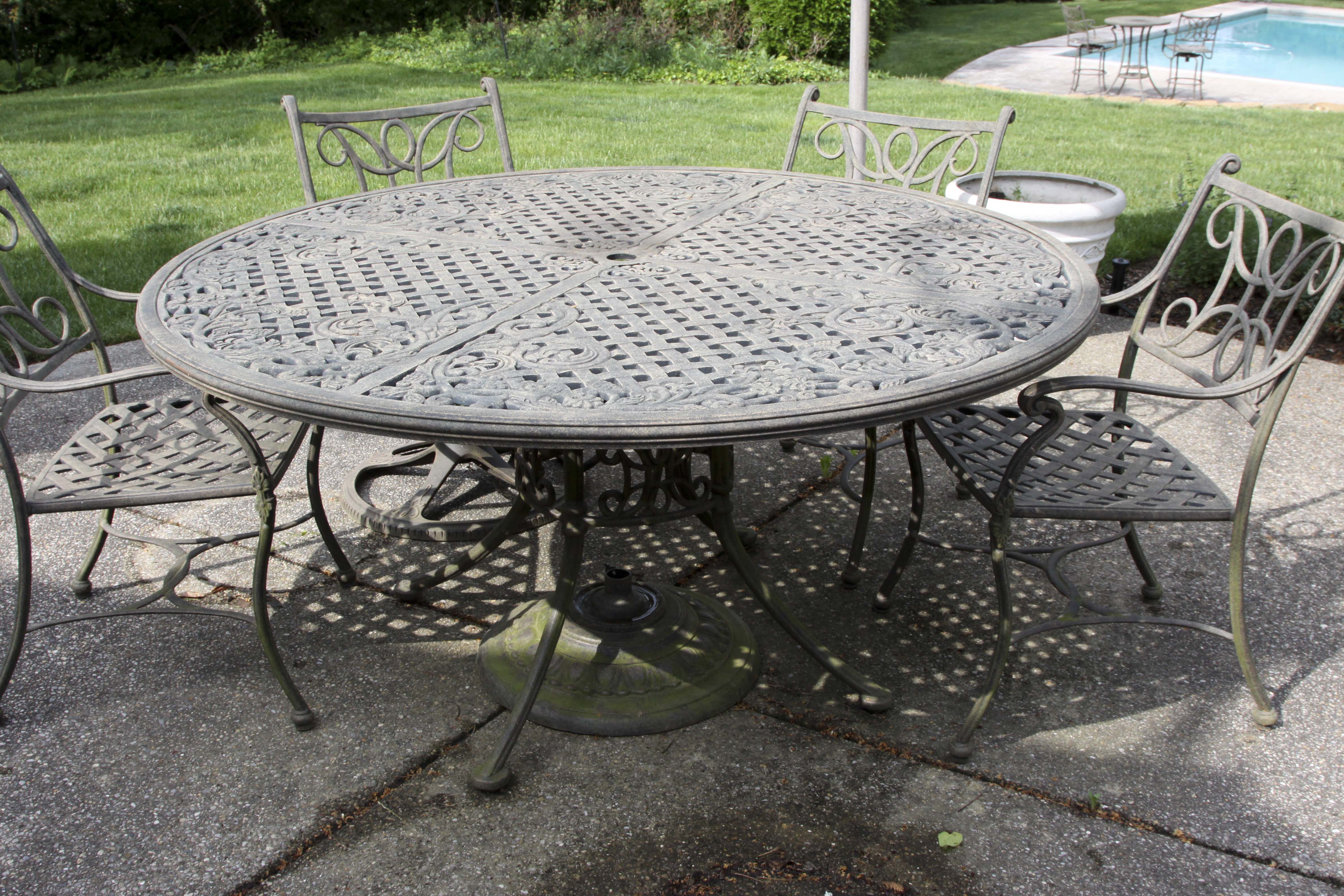 Woodard Landgrave Patio Round Table and Chair Set