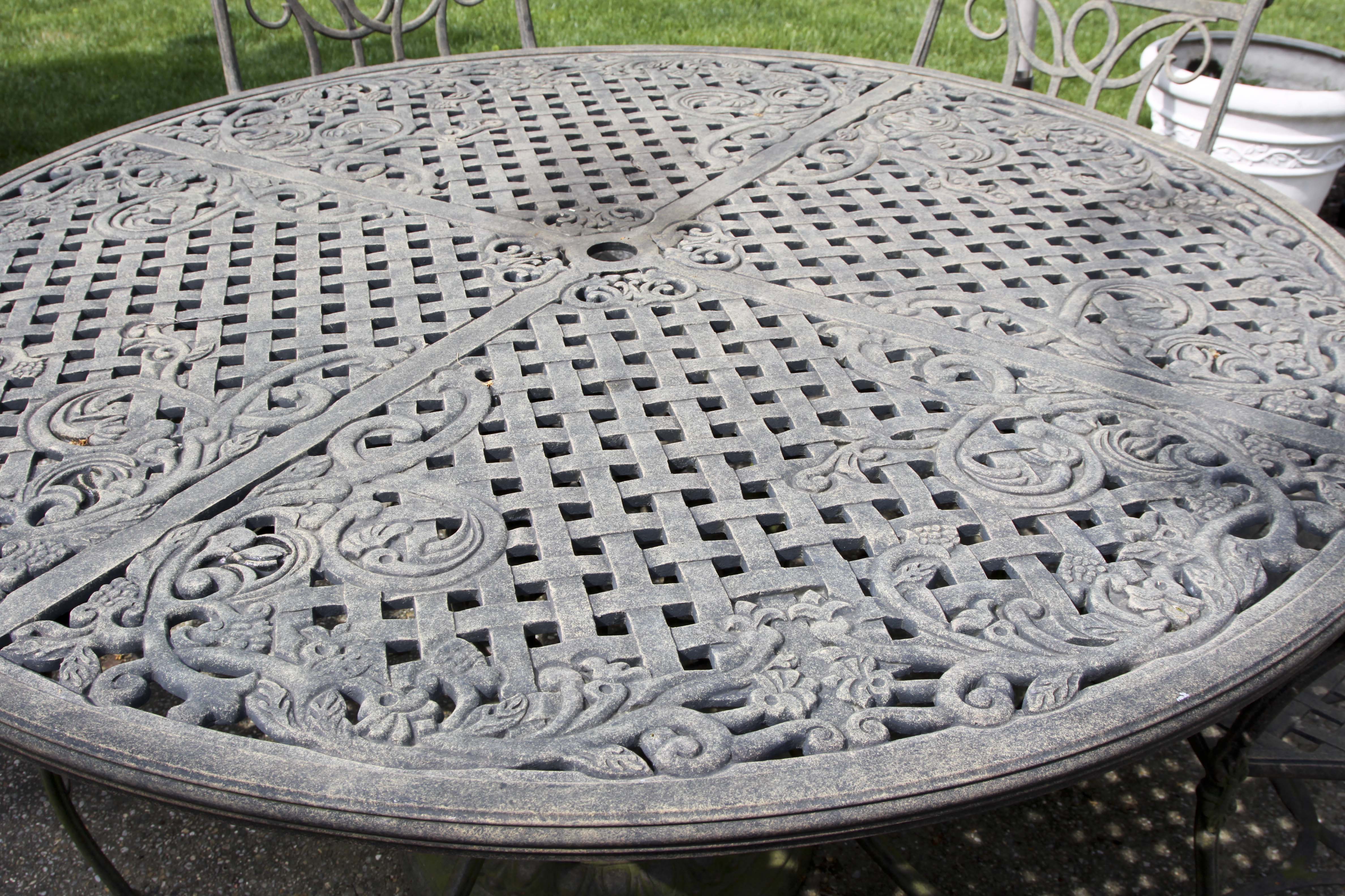 Woodard Landgrave Patio Round Table and Chair Set