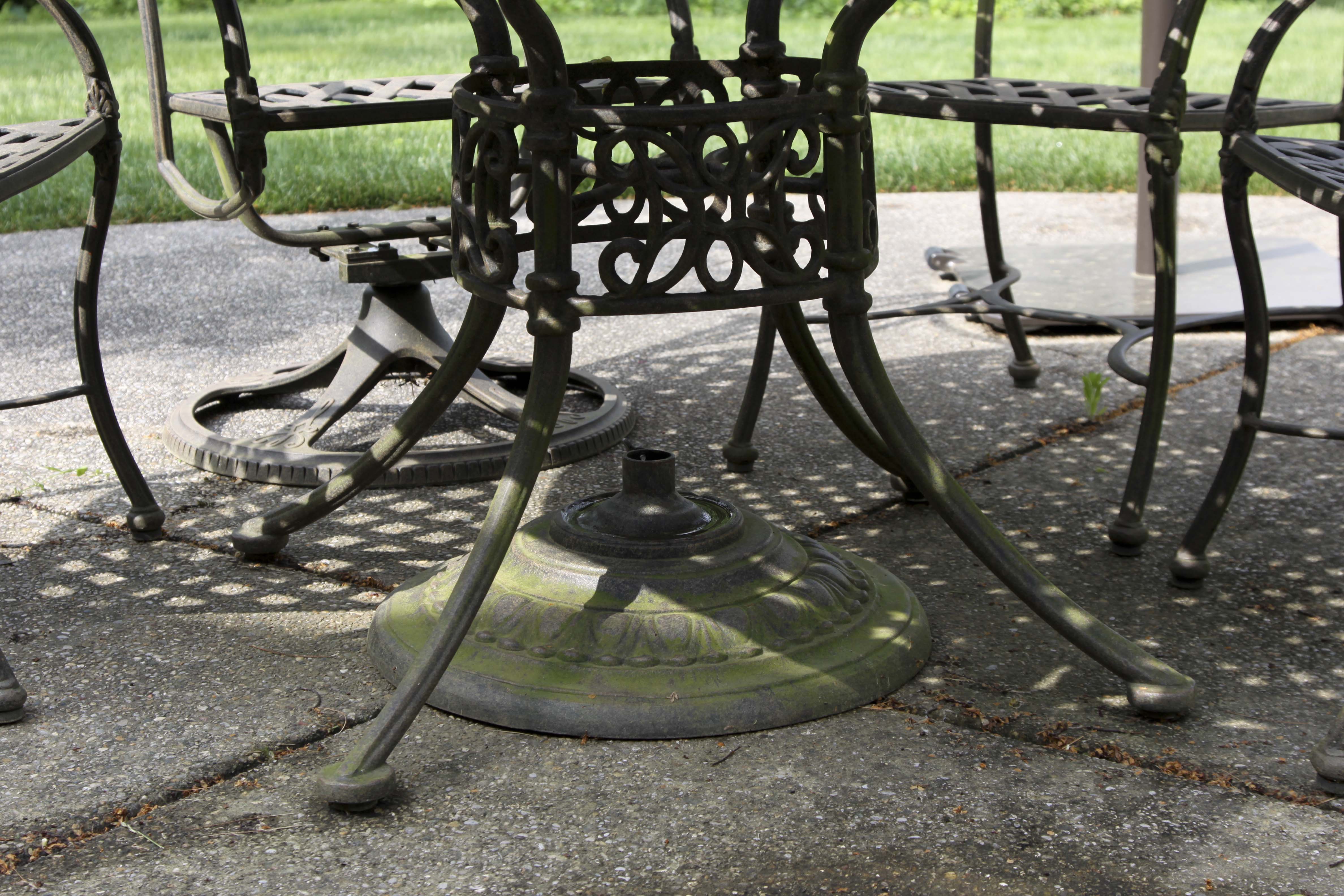 Woodard Landgrave Patio Round Table and Chair Set