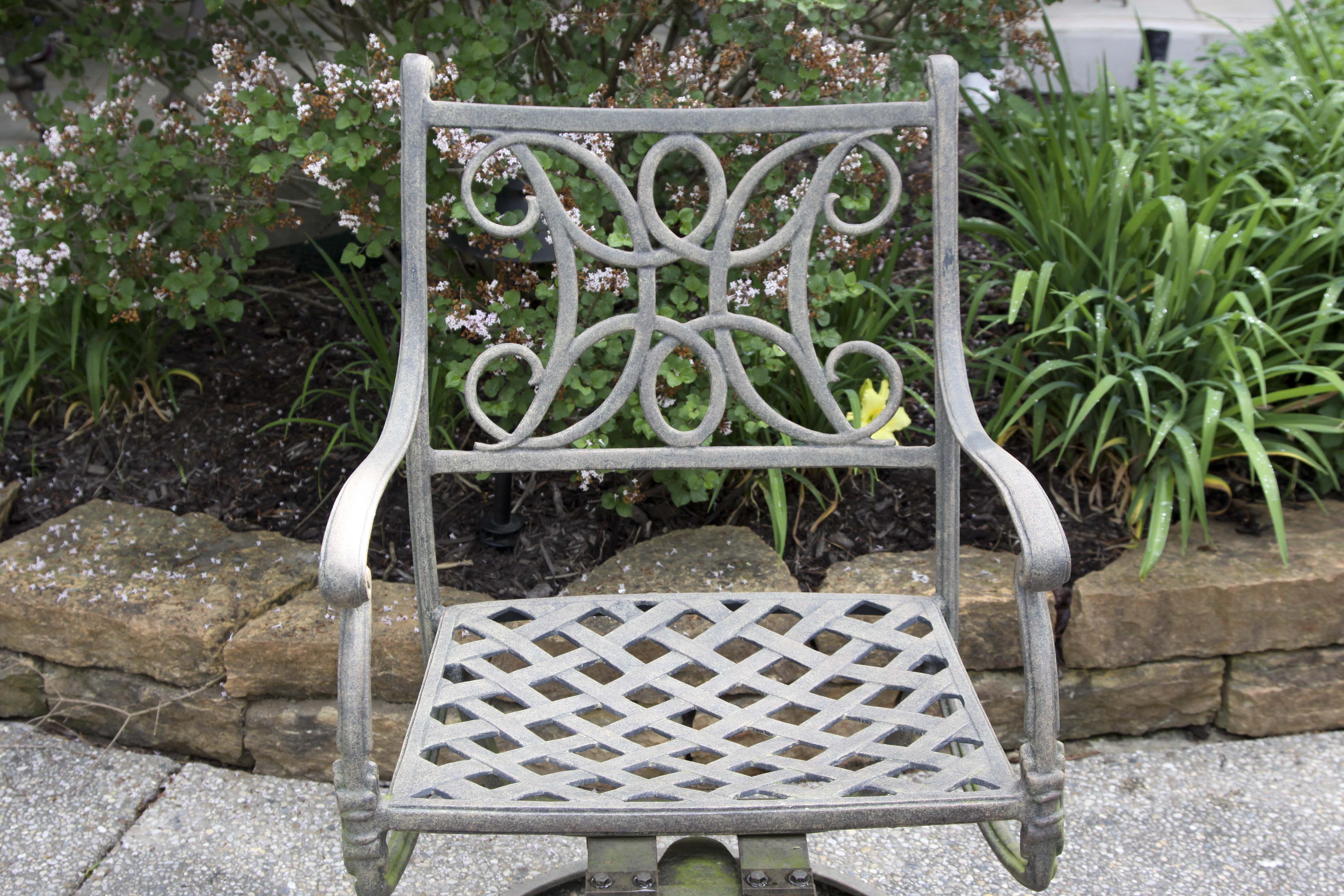 Woodard Landgrave Patio Round Table and Chair Set