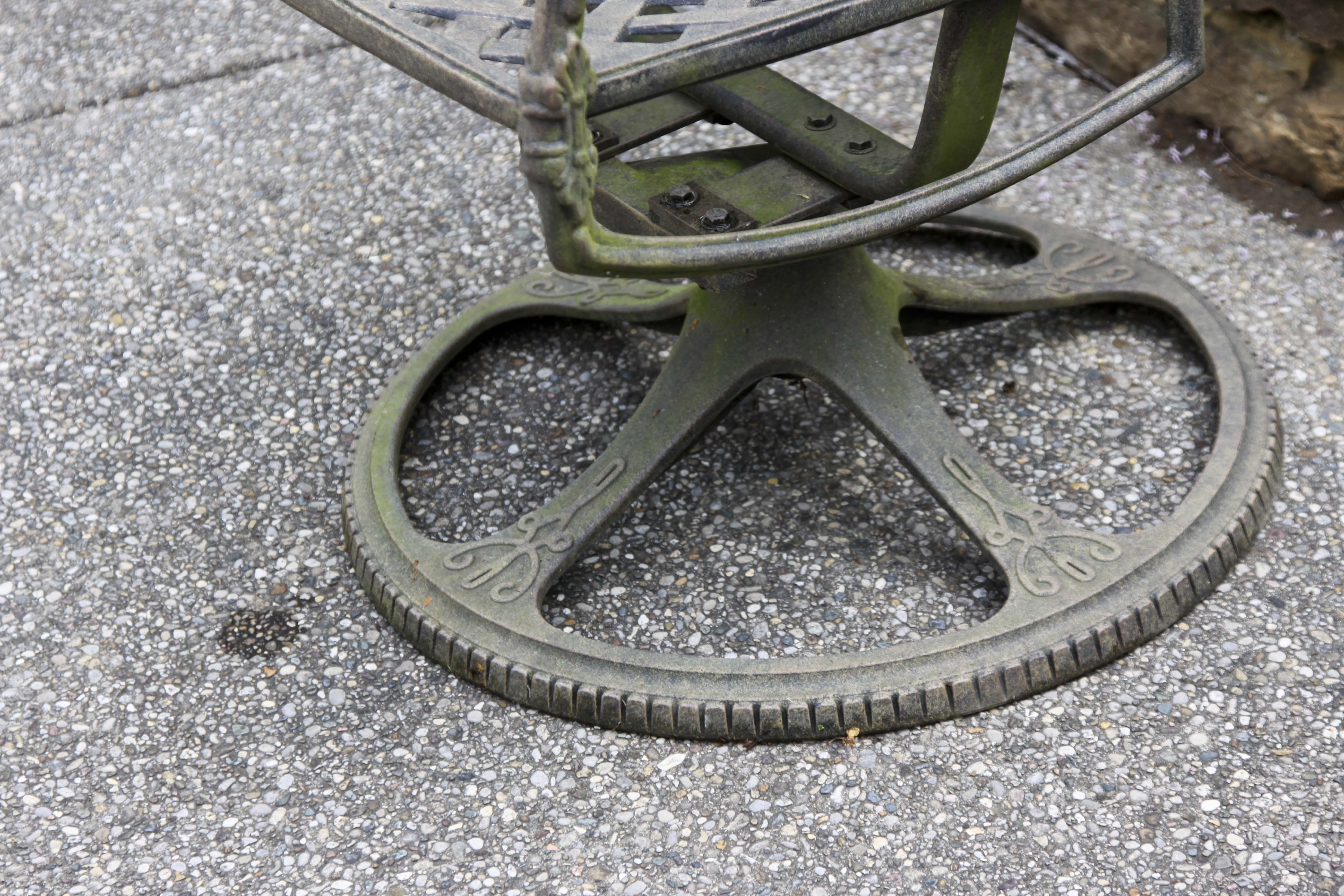 Woodard Landgrave Patio Round Table and Chair Set