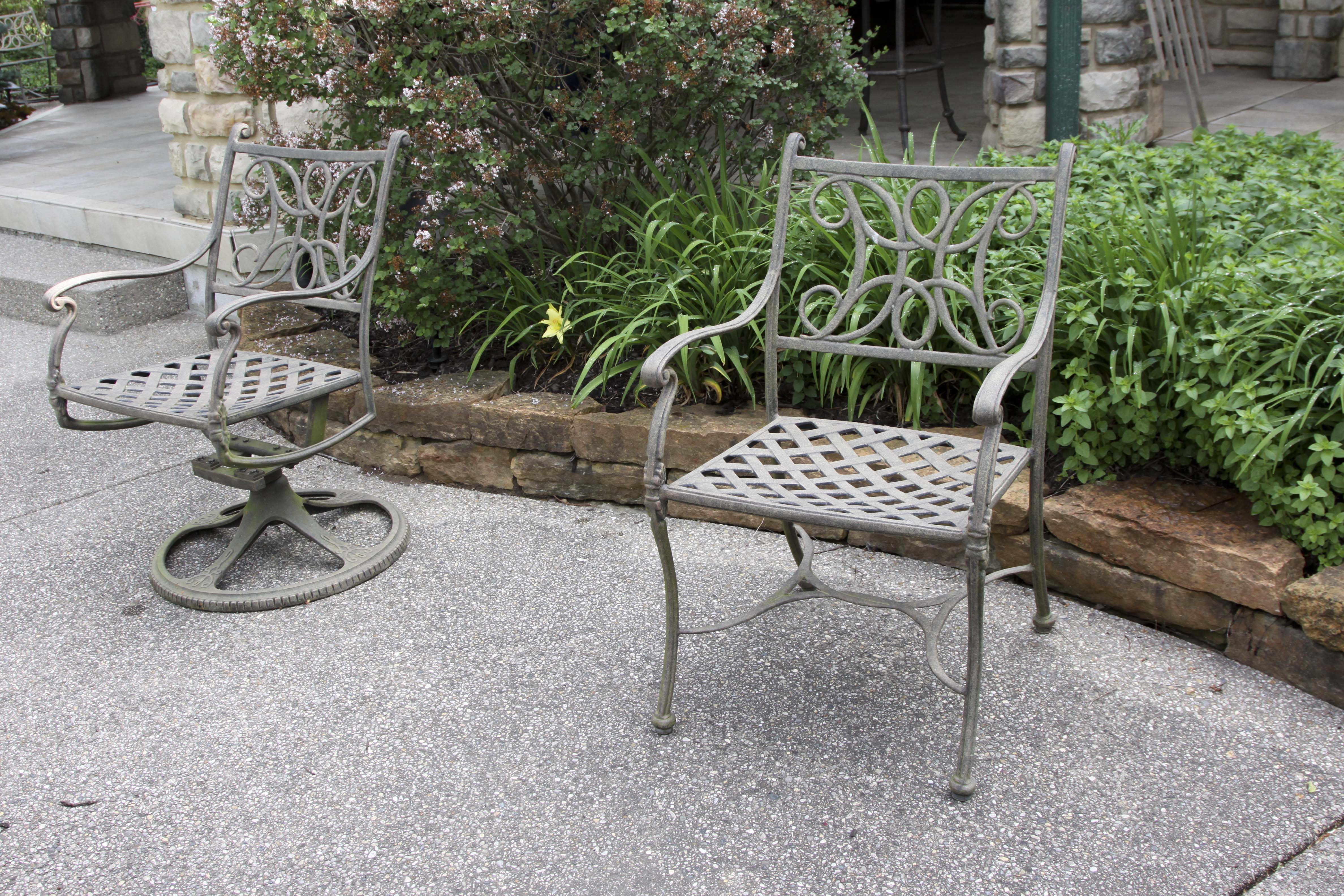 Woodard Landgrave Patio Round Table and Chair Set