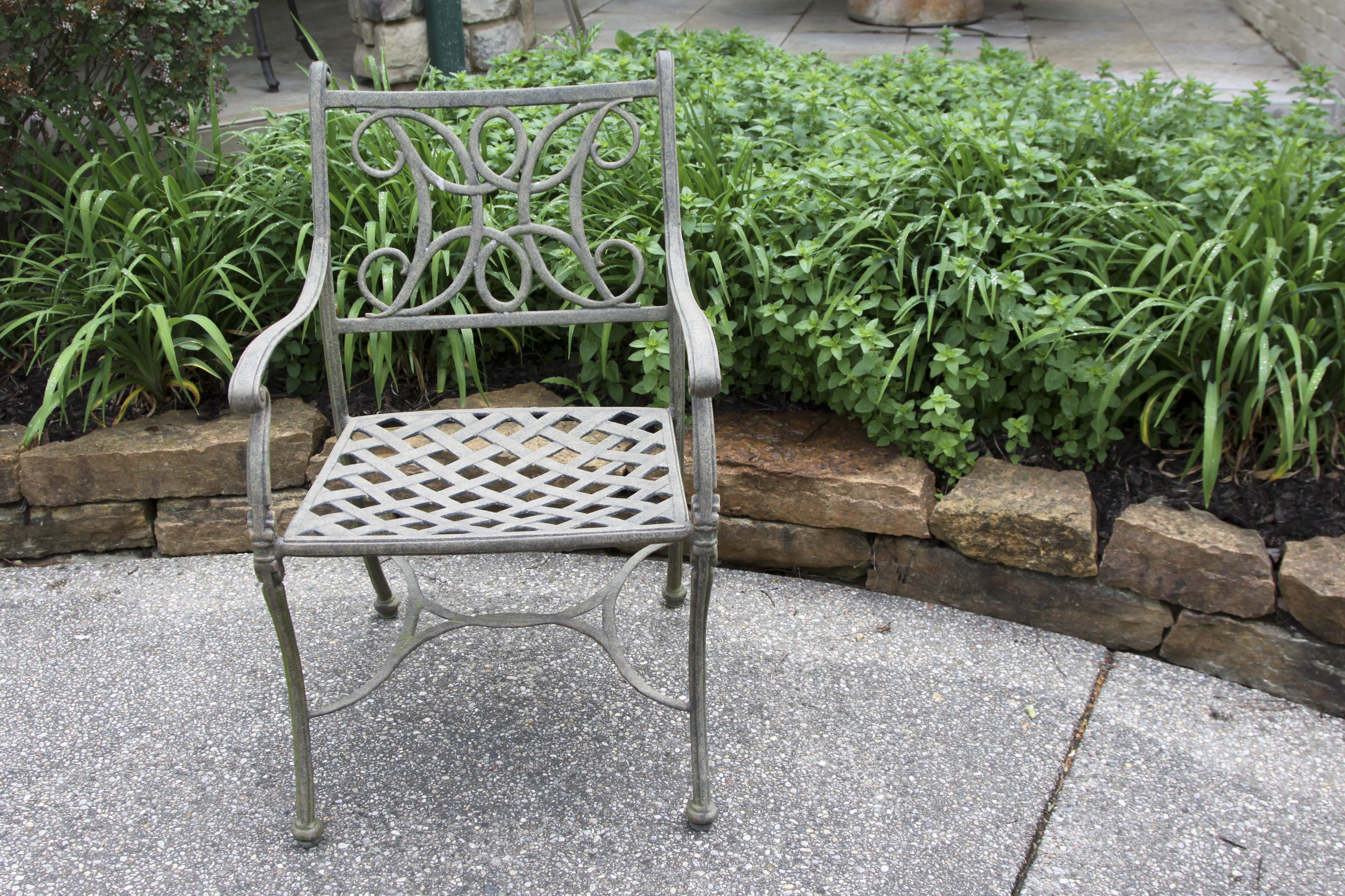 Woodard Landgrave Patio Round Table and Chair Set