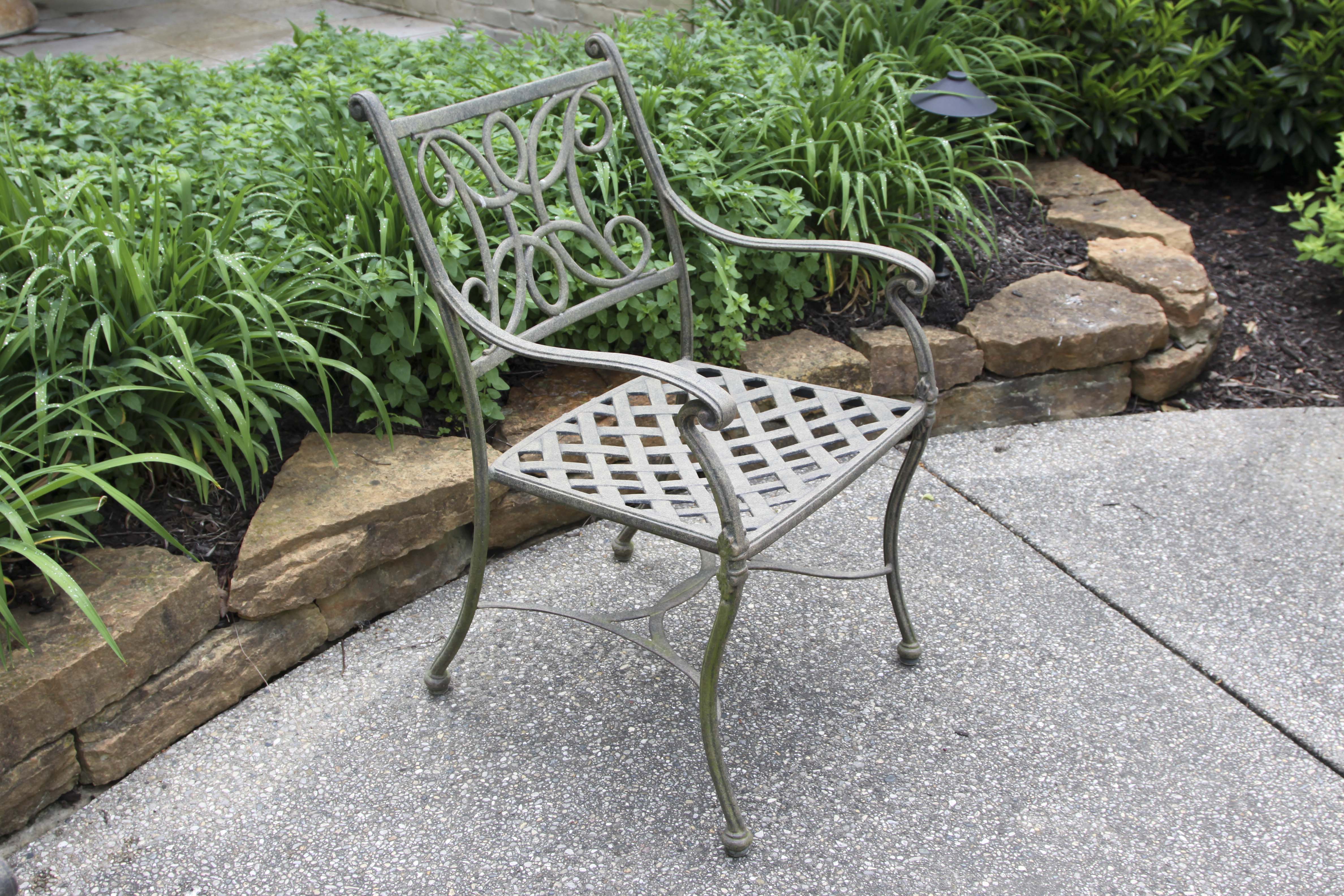 Woodard Landgrave Patio Round Table and Chair Set