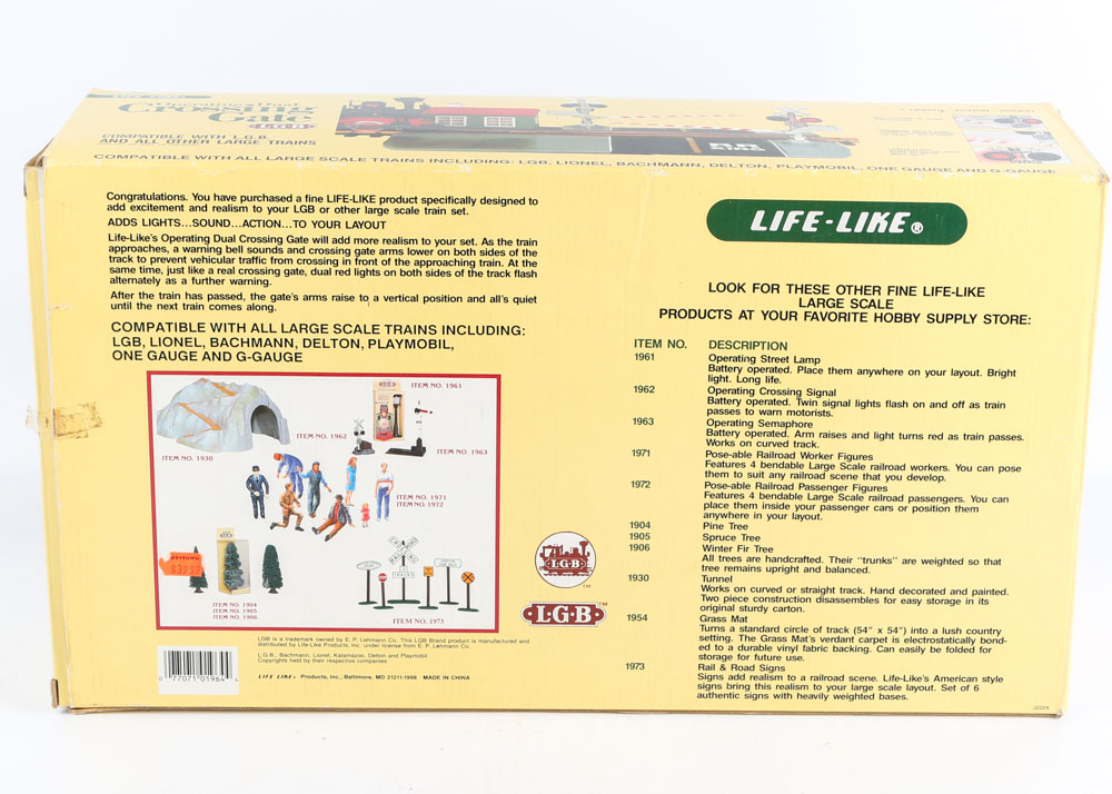 G-Scale Model Train Crossing Gate by Life-Like