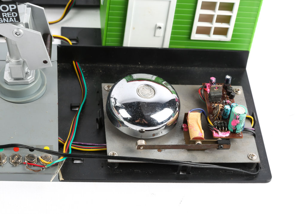 G-Scale Model Train Crossing Gate by Life-Like