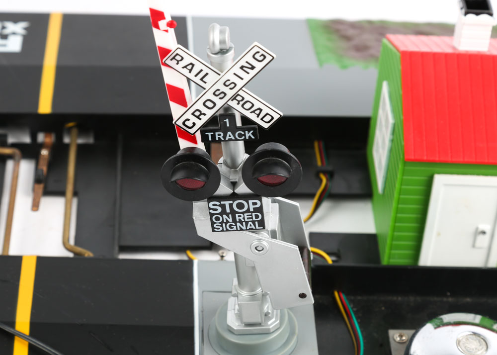 G-Scale Model Train Crossing Gate by Life-Like