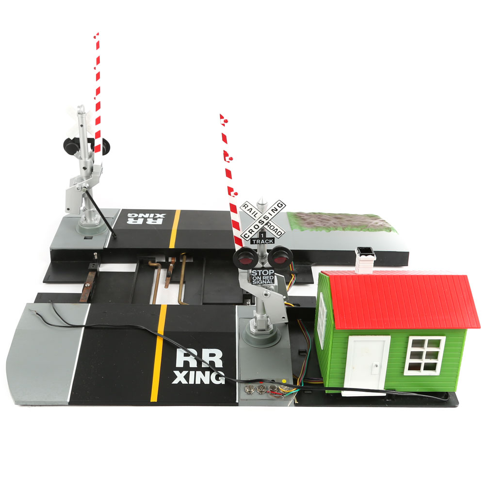 G-Scale Model Train Crossing Gate by Life-Like