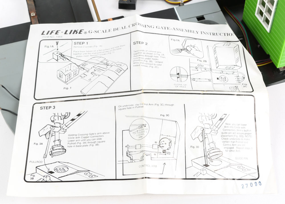 G-Scale Model Train Crossing Gate by Life-Like