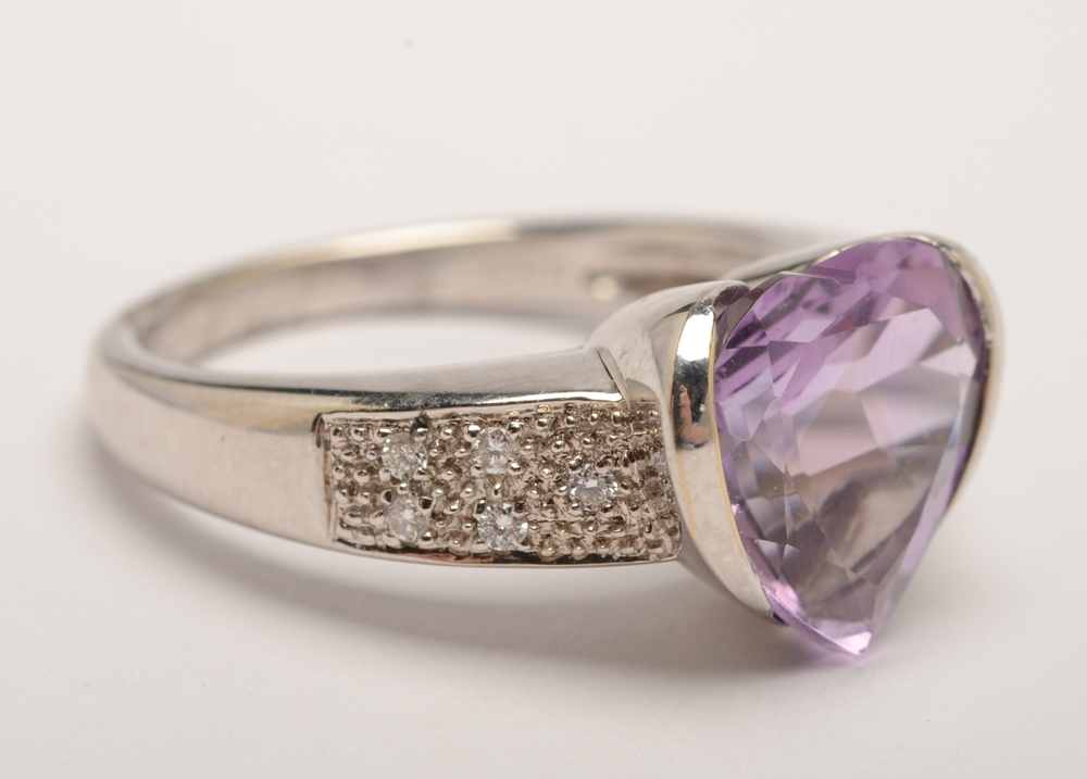 18K White Gold Heart Shaped Amethyst and Diamond Ring