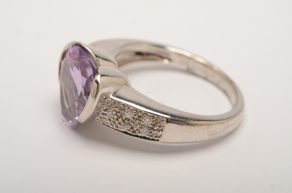 18K White Gold Heart Shaped Amethyst and Diamond Ring