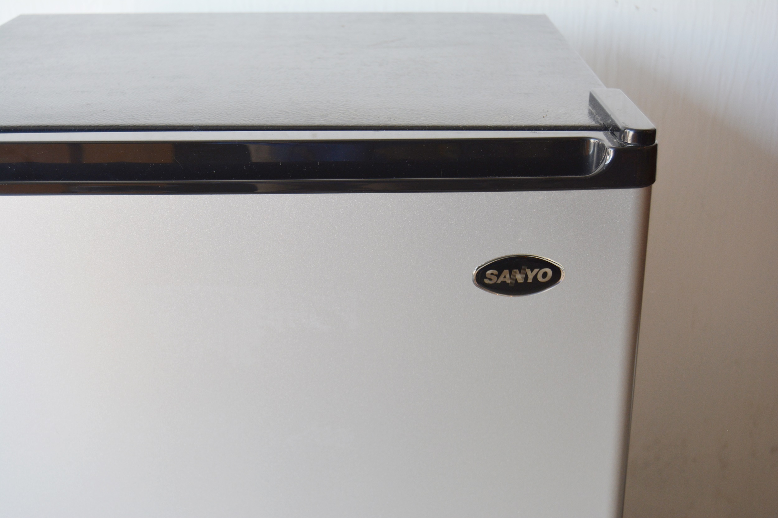Sanyo Mini Refrigerator Model SR-3720