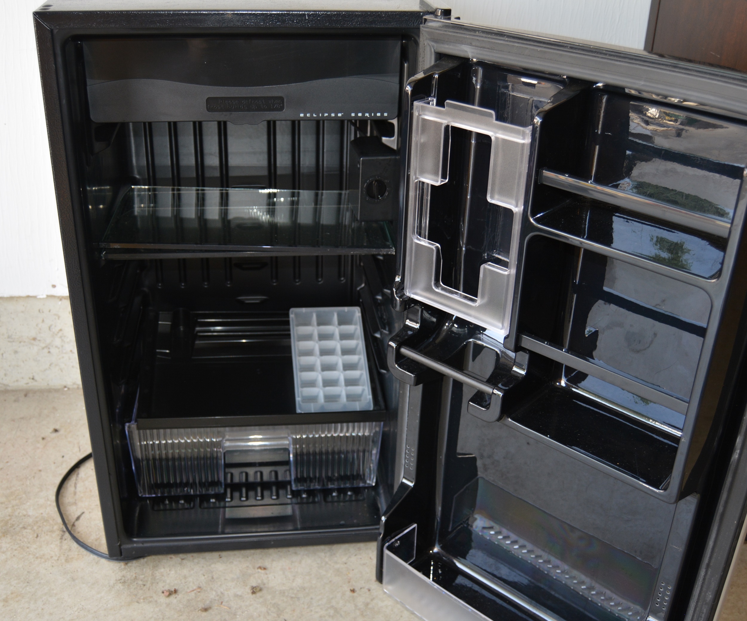 Sanyo Mini Refrigerator Model SR-3720