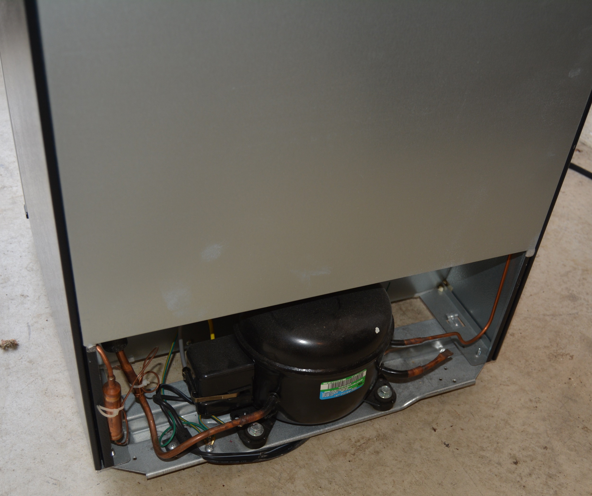 Sanyo Mini Refrigerator Model SR-3720