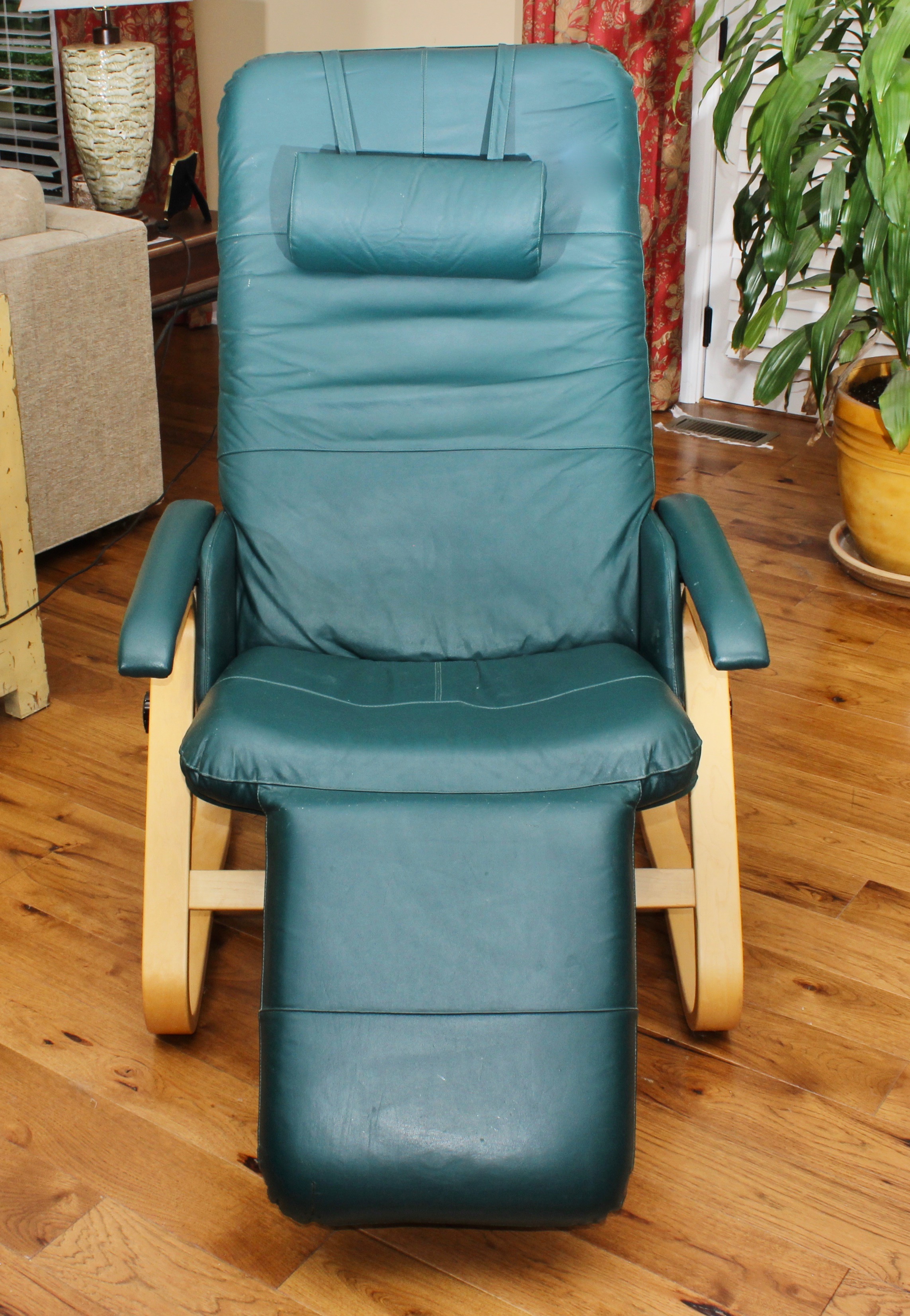 "Backsaver" Zero Gravity Green Leather Recliner