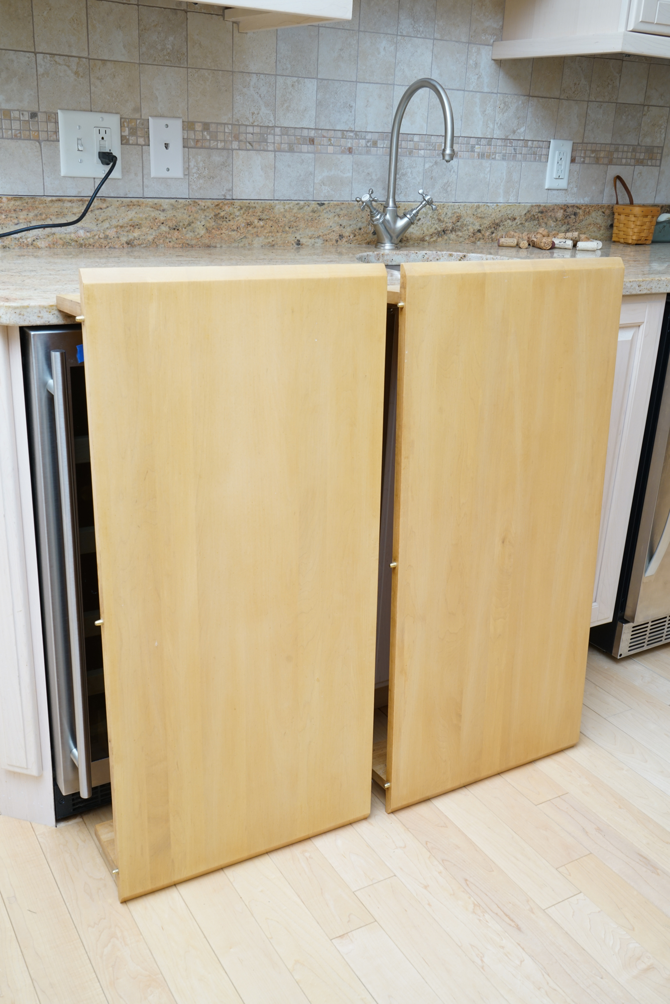 "American Dimensions" Dining Table with Chairs by Ethan Allen