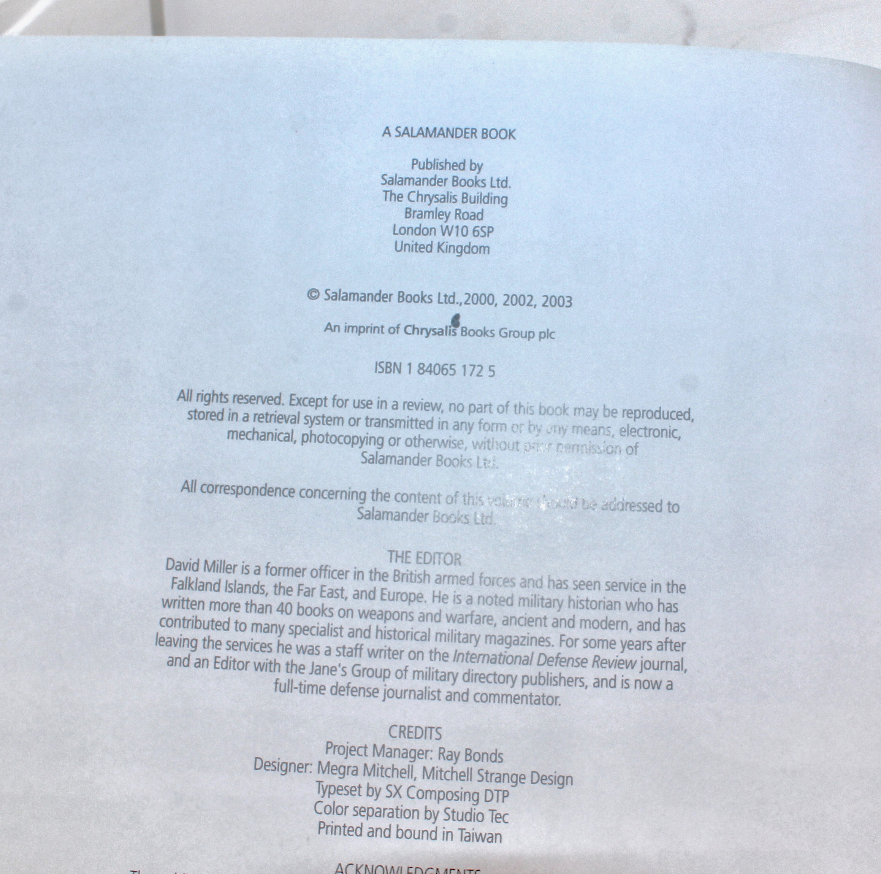 Flintlock Blunderbuss Pistol Replica and "Illustrated Book of Guns"