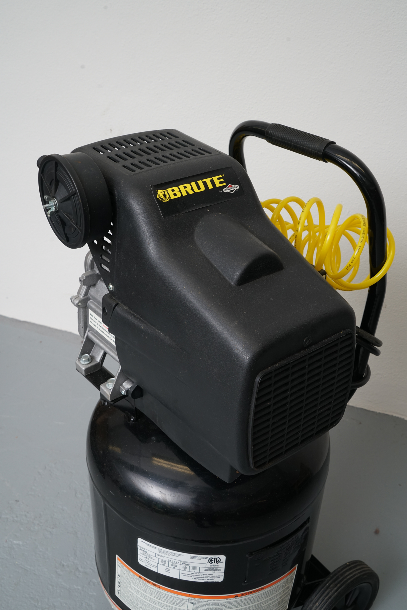 Brute by Briggs & Stratton 10 Gallon Vertical Air Compressor