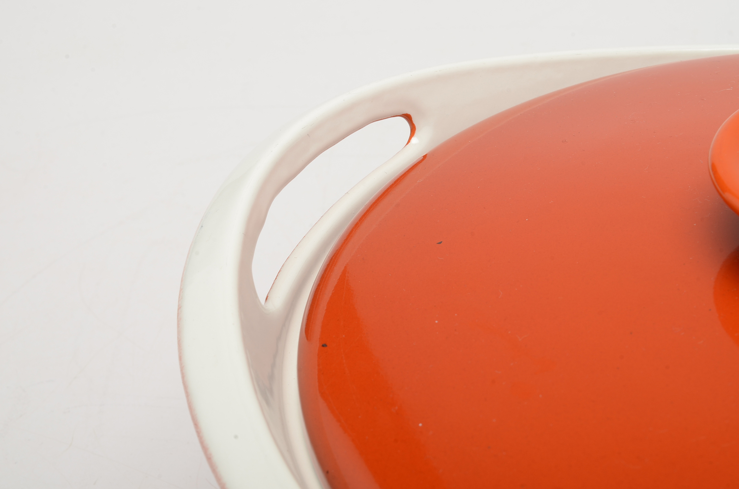 Nacco 100E Enameled Cast Iron Dutch Oven in Red