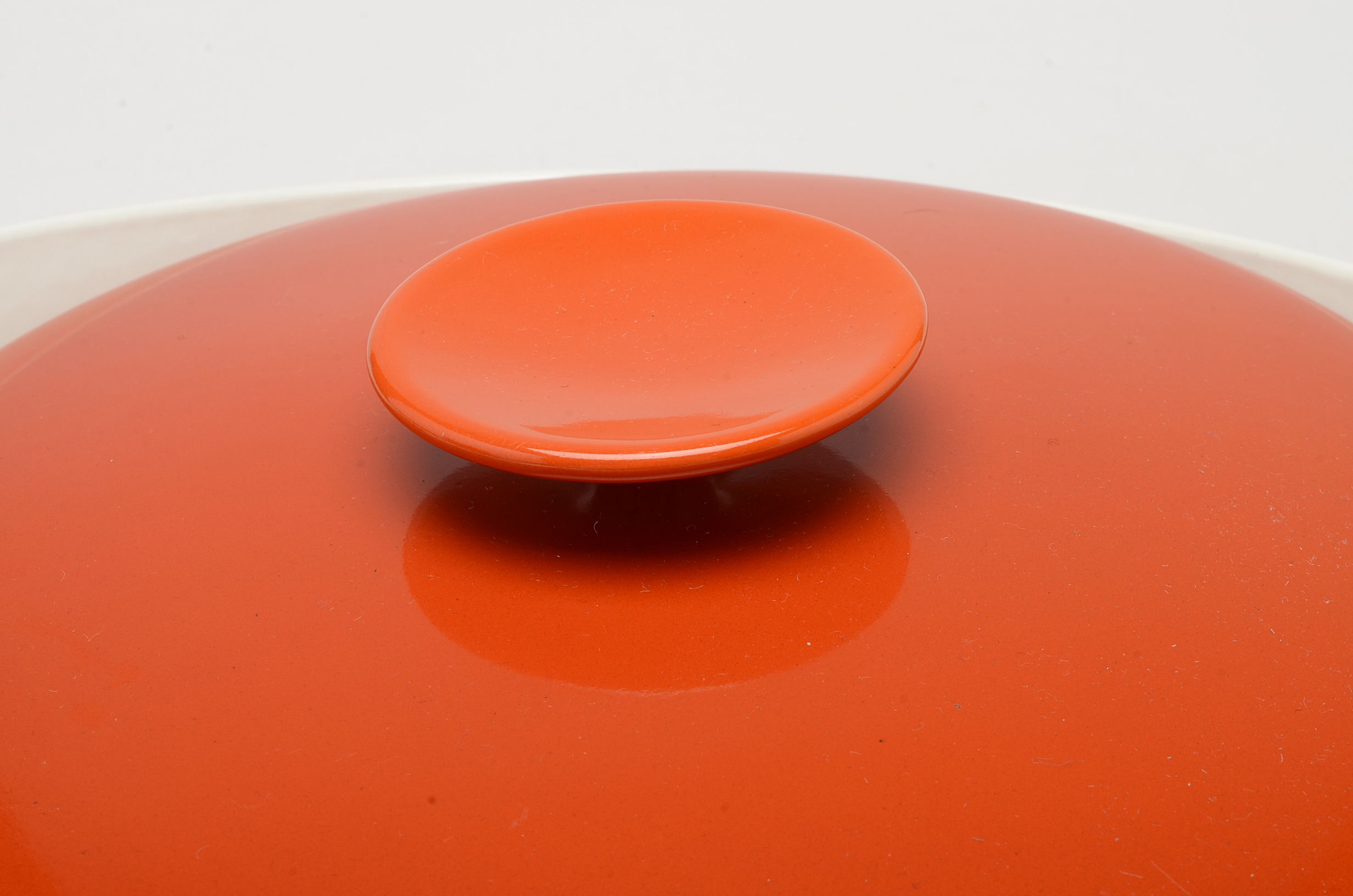 Nacco 100E Enameled Cast Iron Dutch Oven in Red