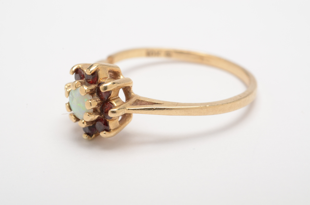 Vintage 10K Yellow Gold Opal and Garnet Ring