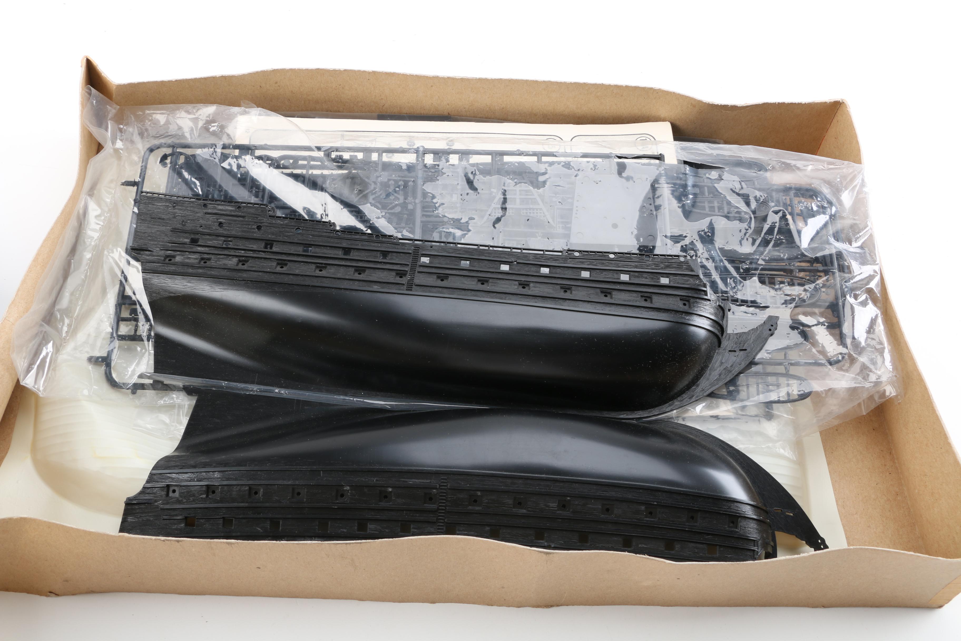 French Frigate La Sirène Model Kit by Heller