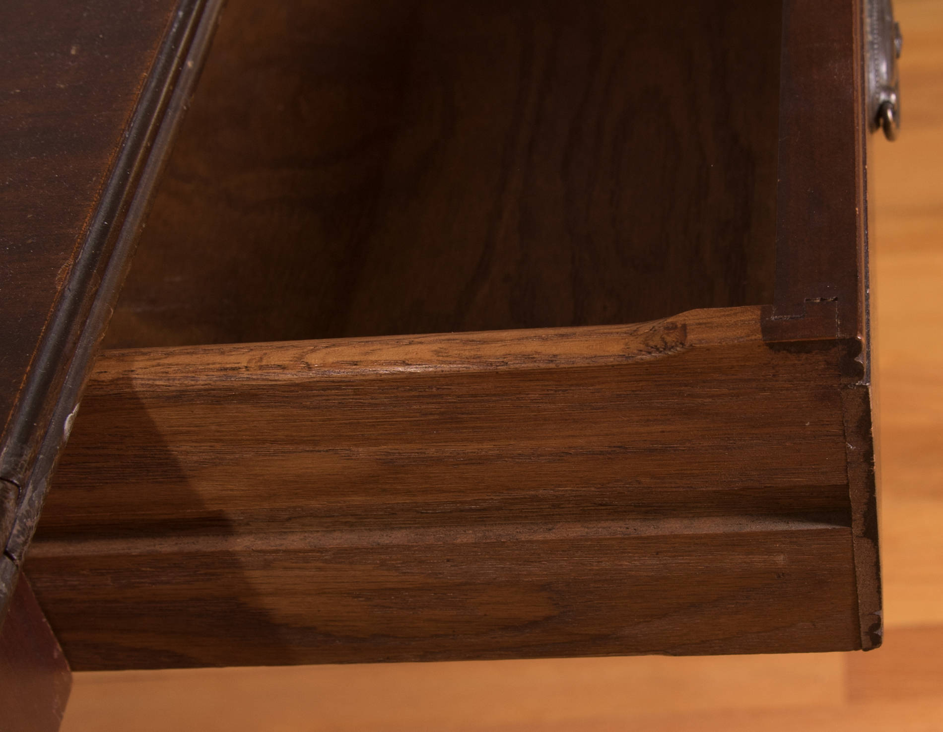 Vintage Brandt Mahogany Duncan Phyfe Drop Leaf Table