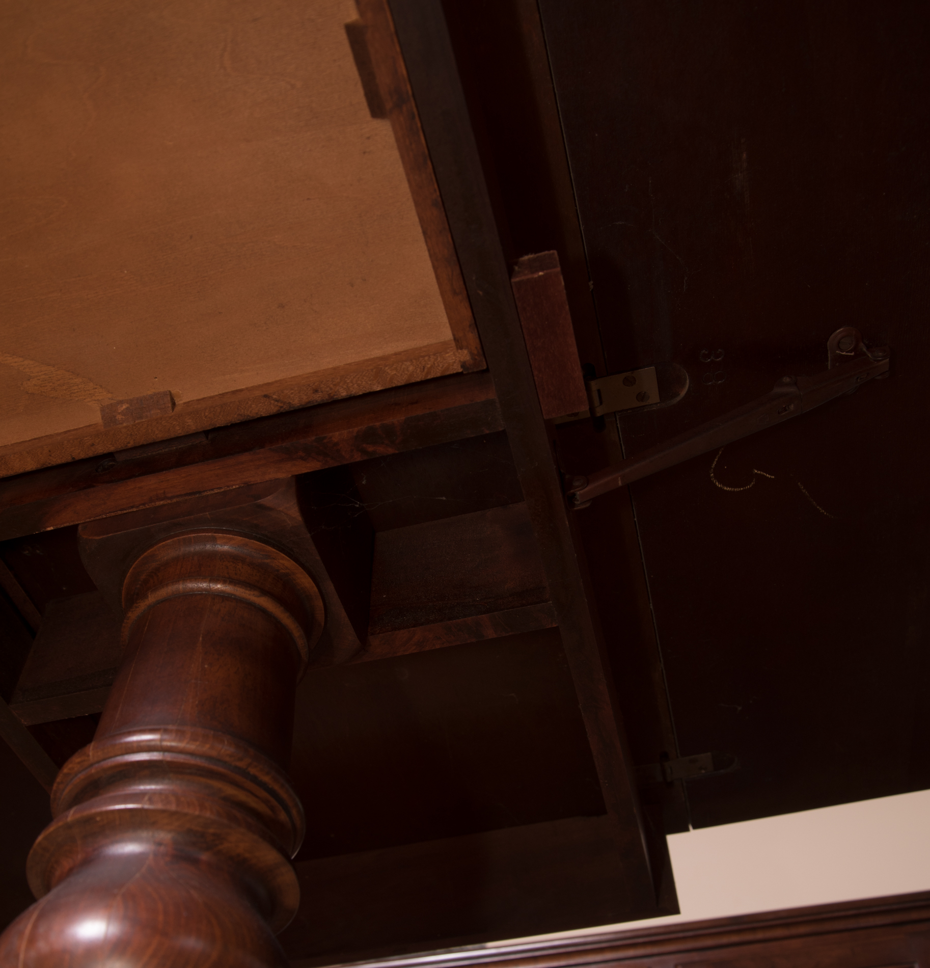 Vintage Brandt Mahogany Duncan Phyfe Drop Leaf Table