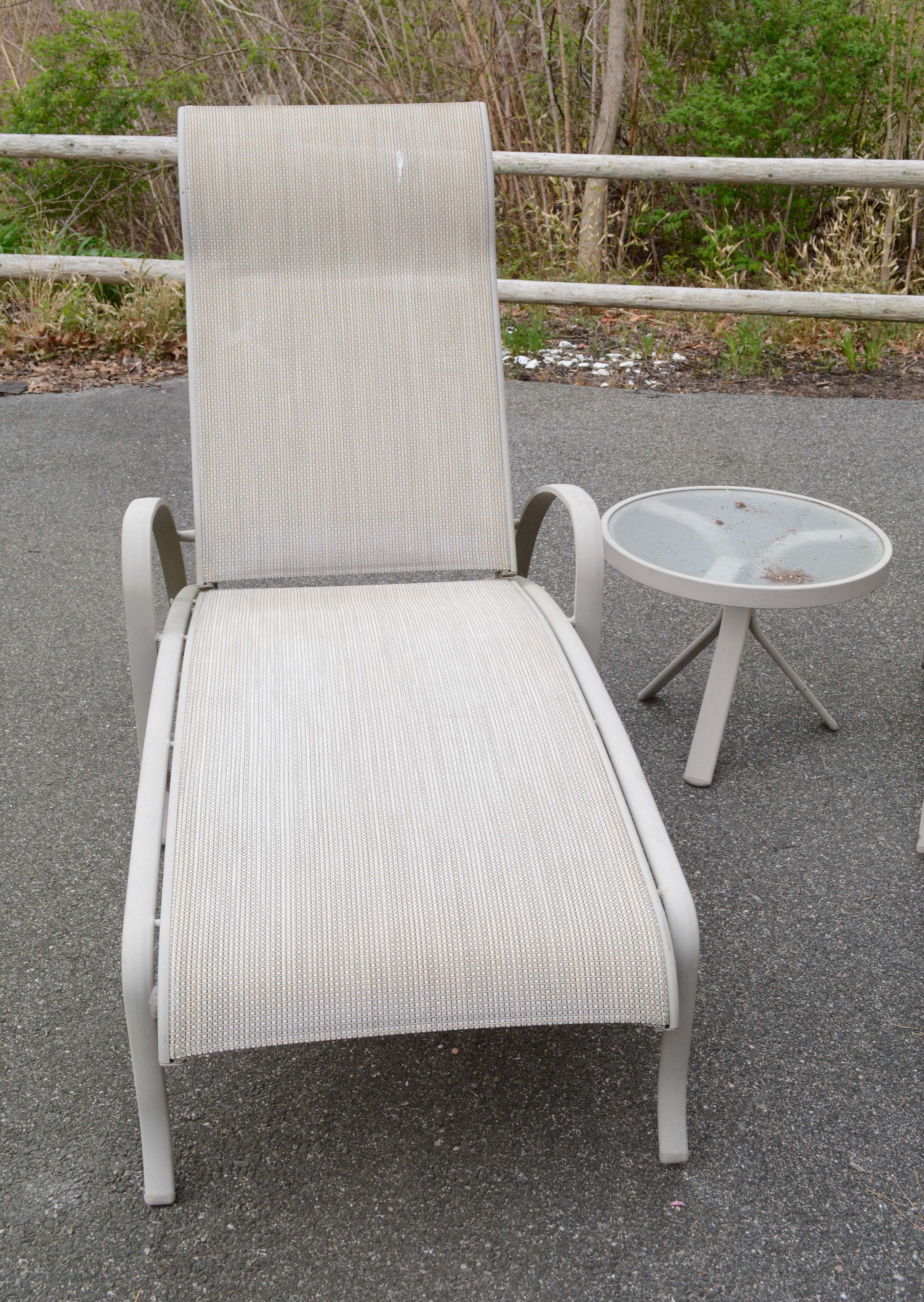Tropitone Patio Loungers With Side Table