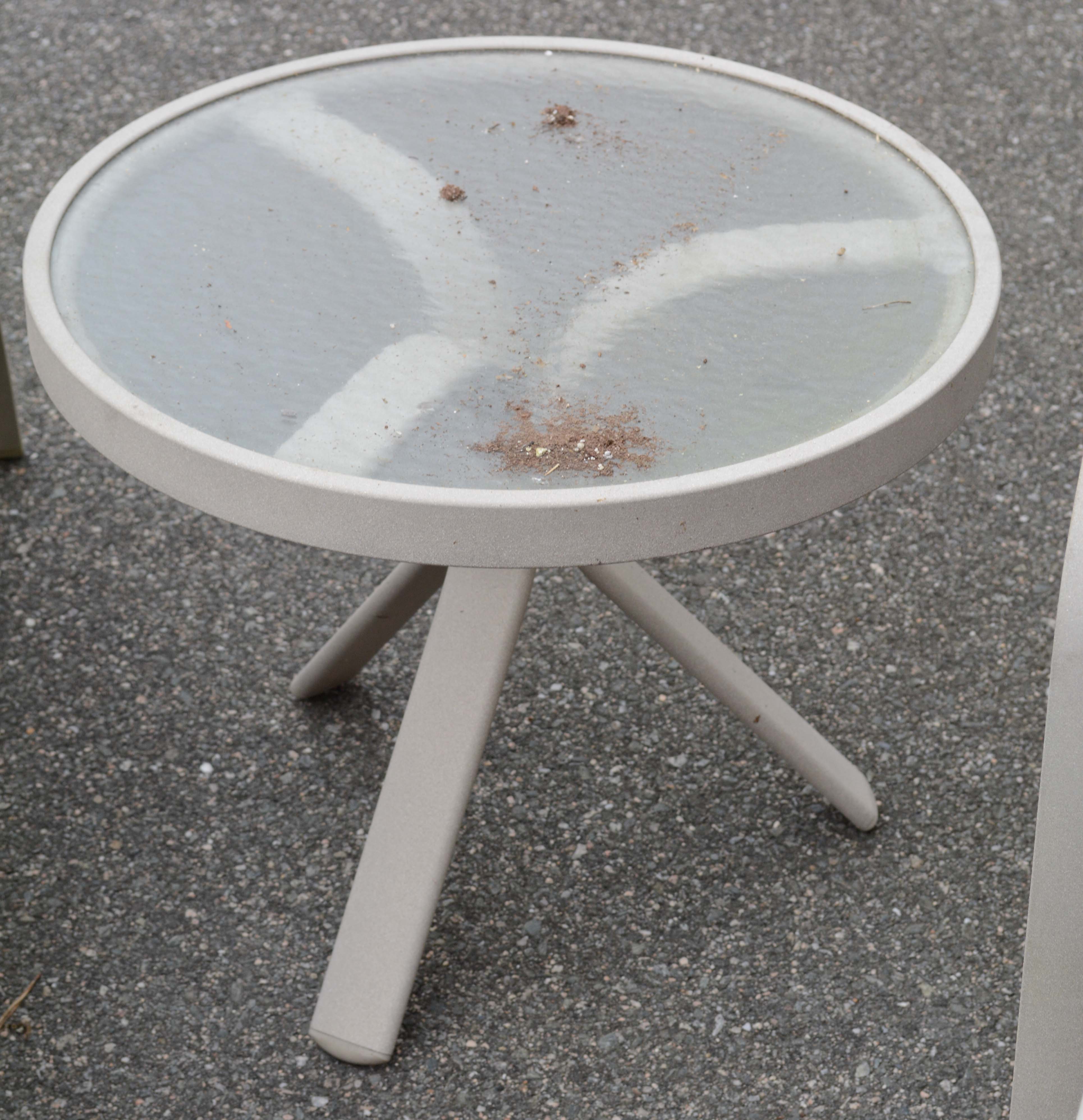 Tropitone Patio Loungers With Side Table