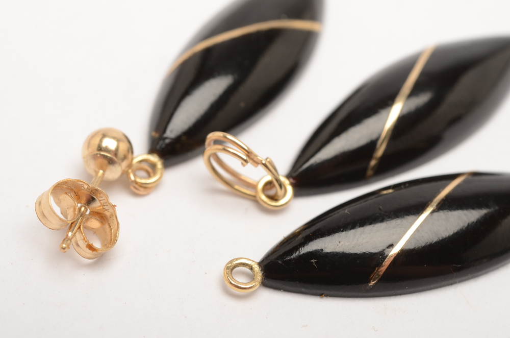 14K Yellow Gold Richards Black Coral Jewelry Earrings and Matching Pendant