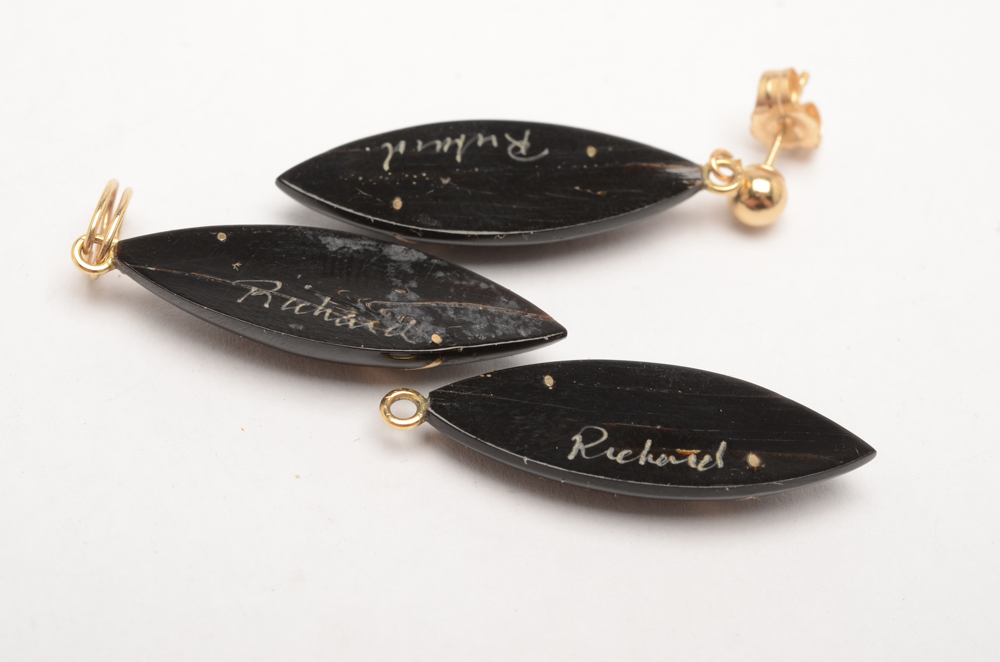 14K Yellow Gold Richards Black Coral Jewelry Earrings and Matching Pendant