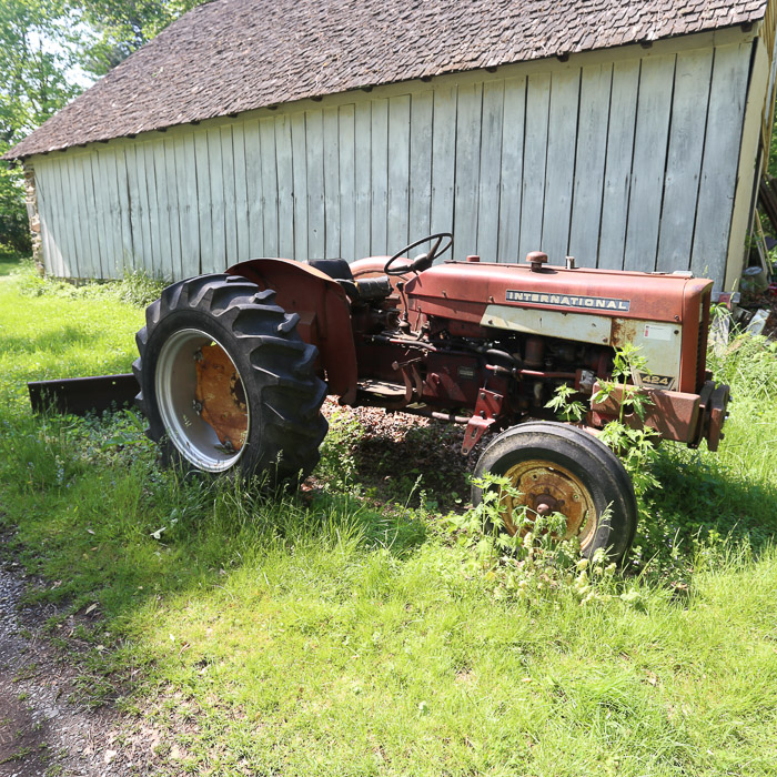 1965 International Harvester Model 424 Tractor