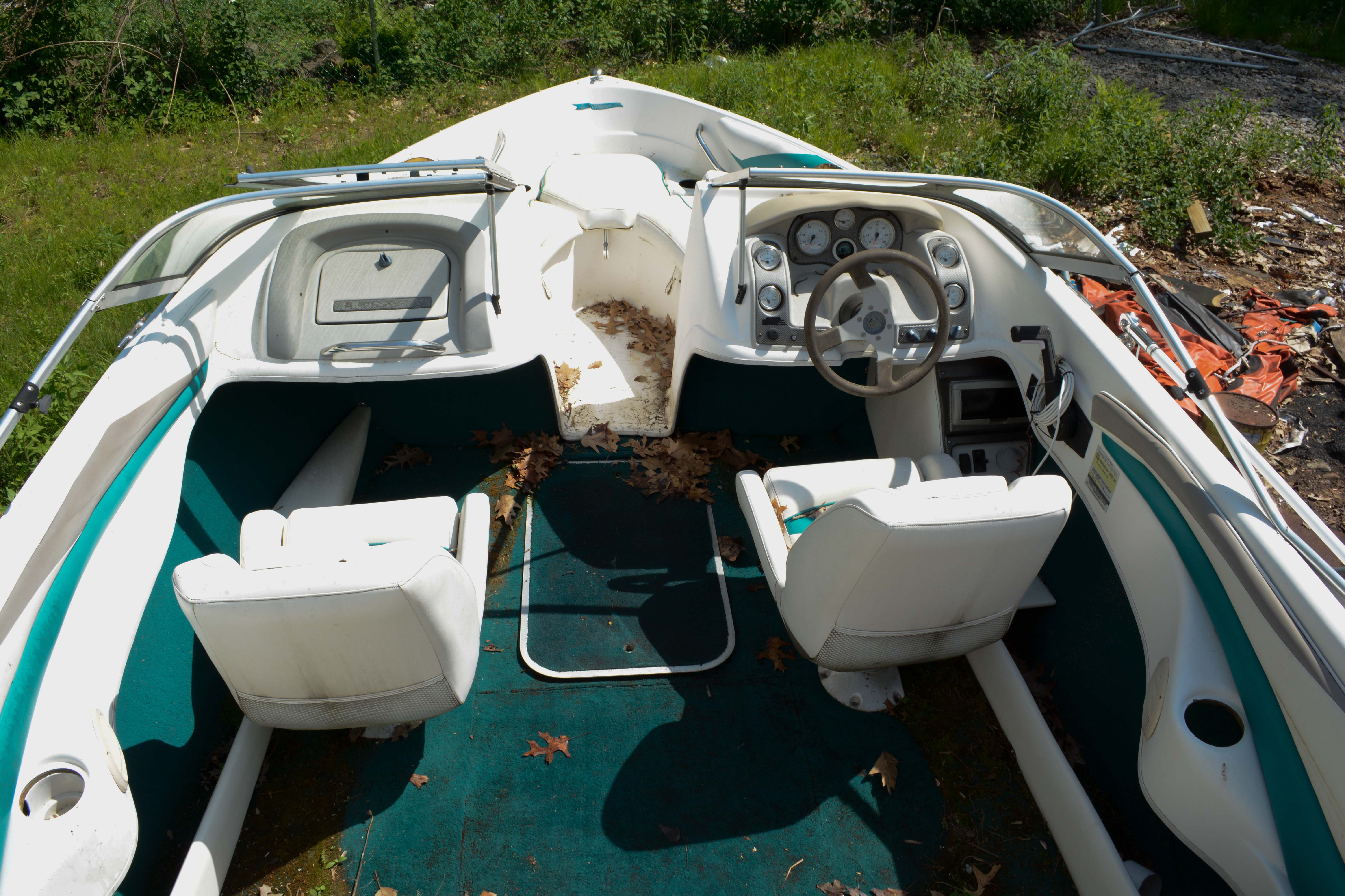 Circa 1999 Larson Delta-Conic 186 SEi 20' Boat with Trailer