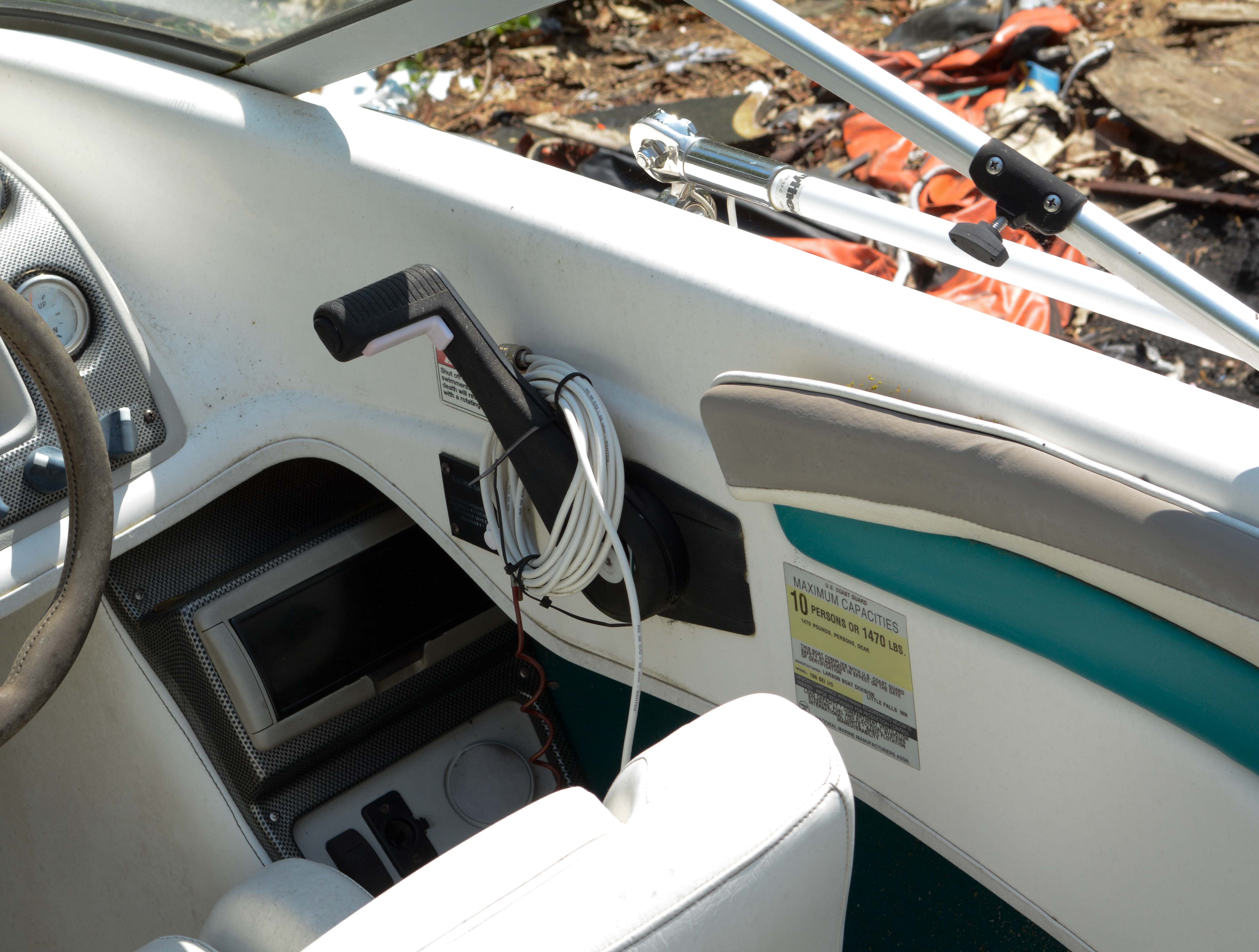 Circa 1999 Larson Delta-Conic 186 SEi 20' Boat with Trailer