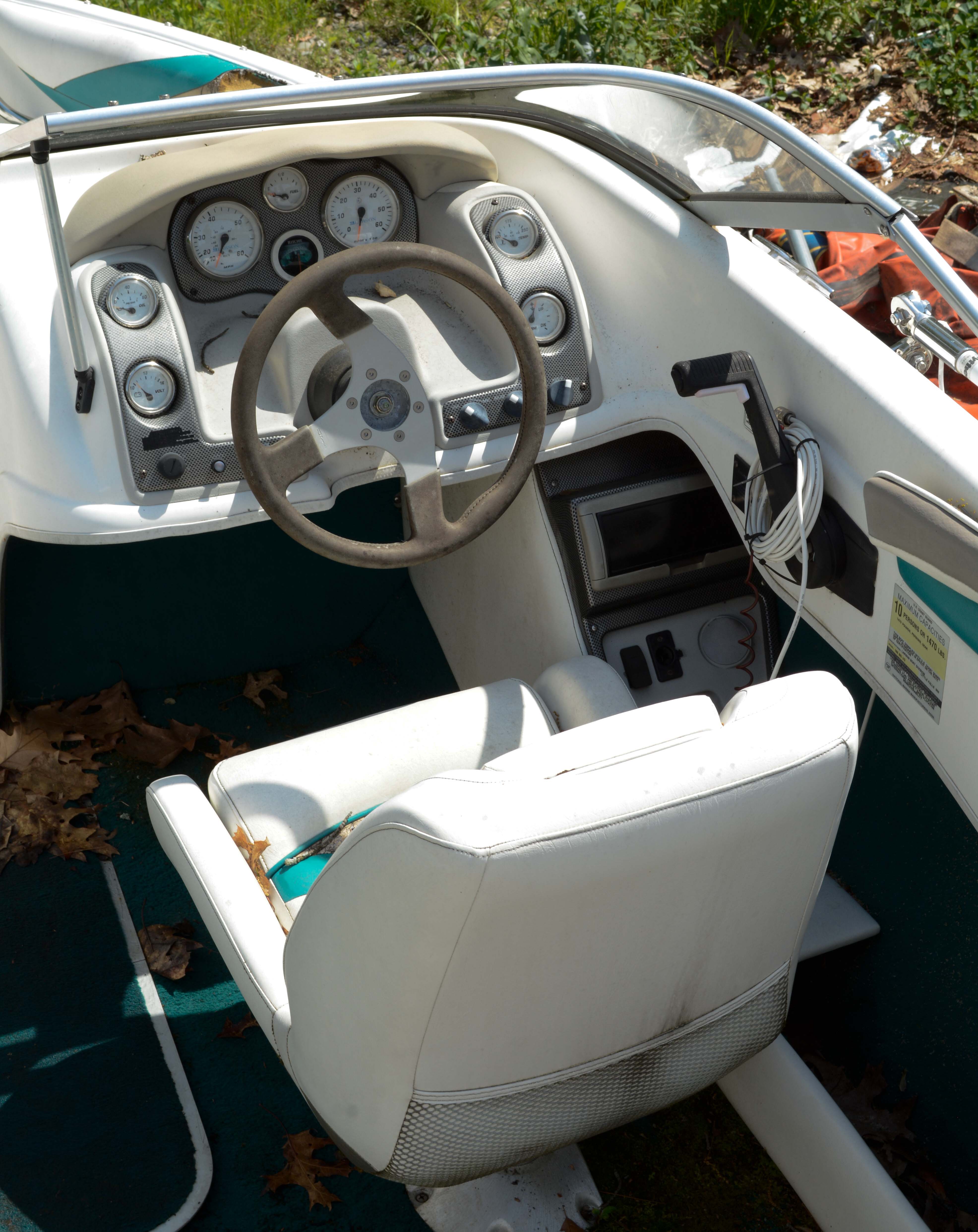 Circa 1999 Larson Delta-Conic 186 SEi 20' Boat with Trailer