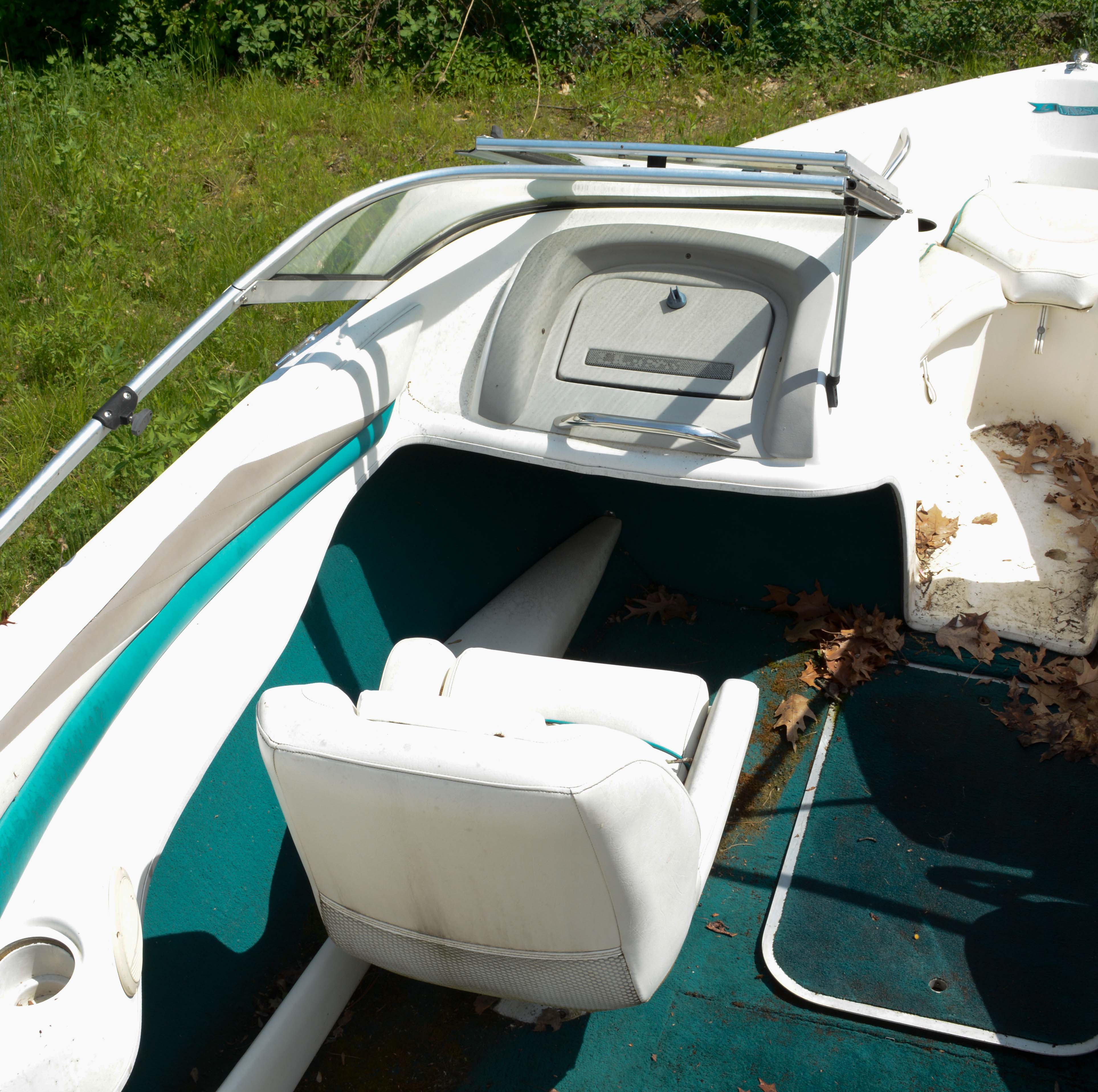 Circa 1999 Larson Delta-Conic 186 SEi 20' Boat with Trailer