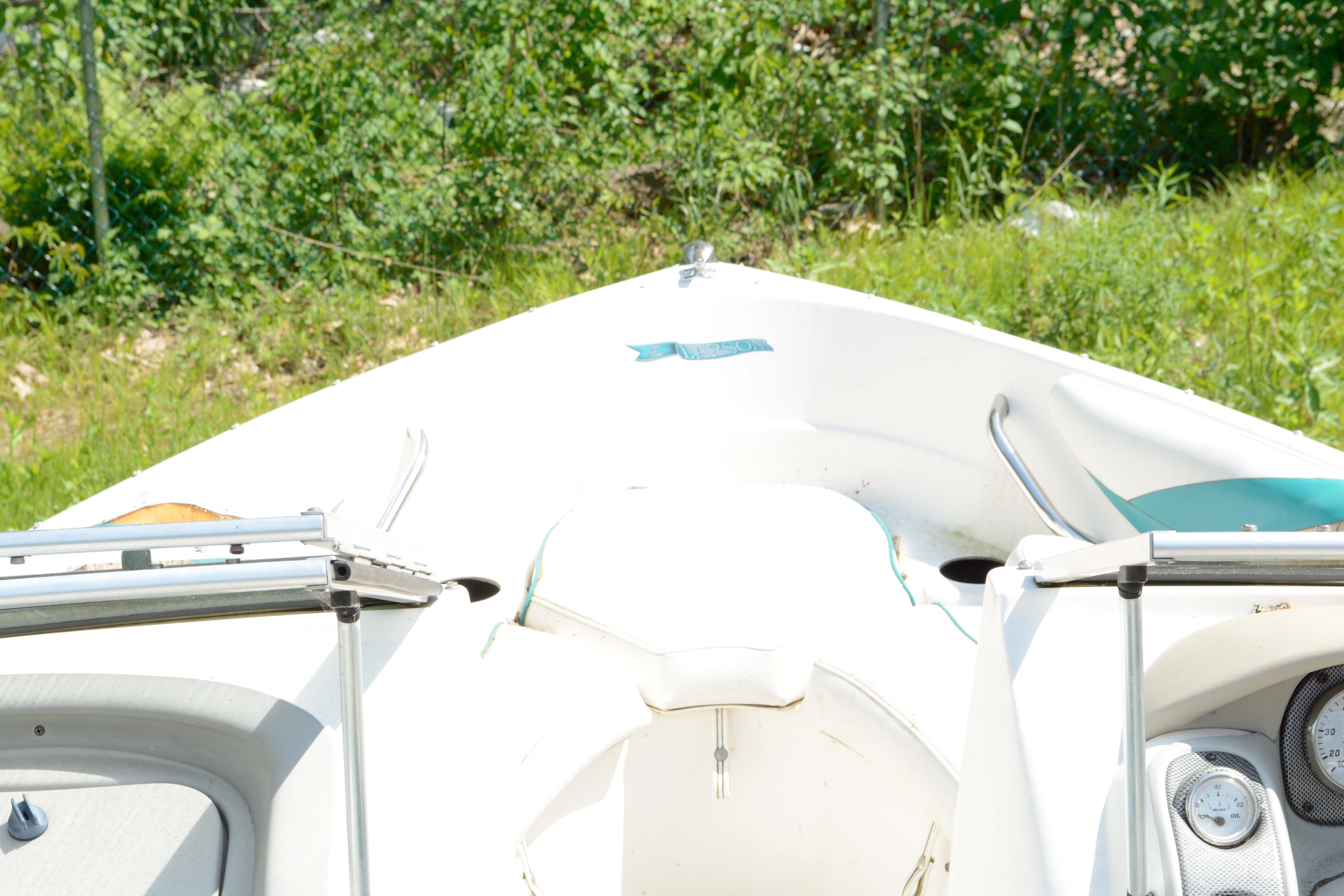 Circa 1999 Larson Delta-Conic 186 SEi 20' Boat with Trailer