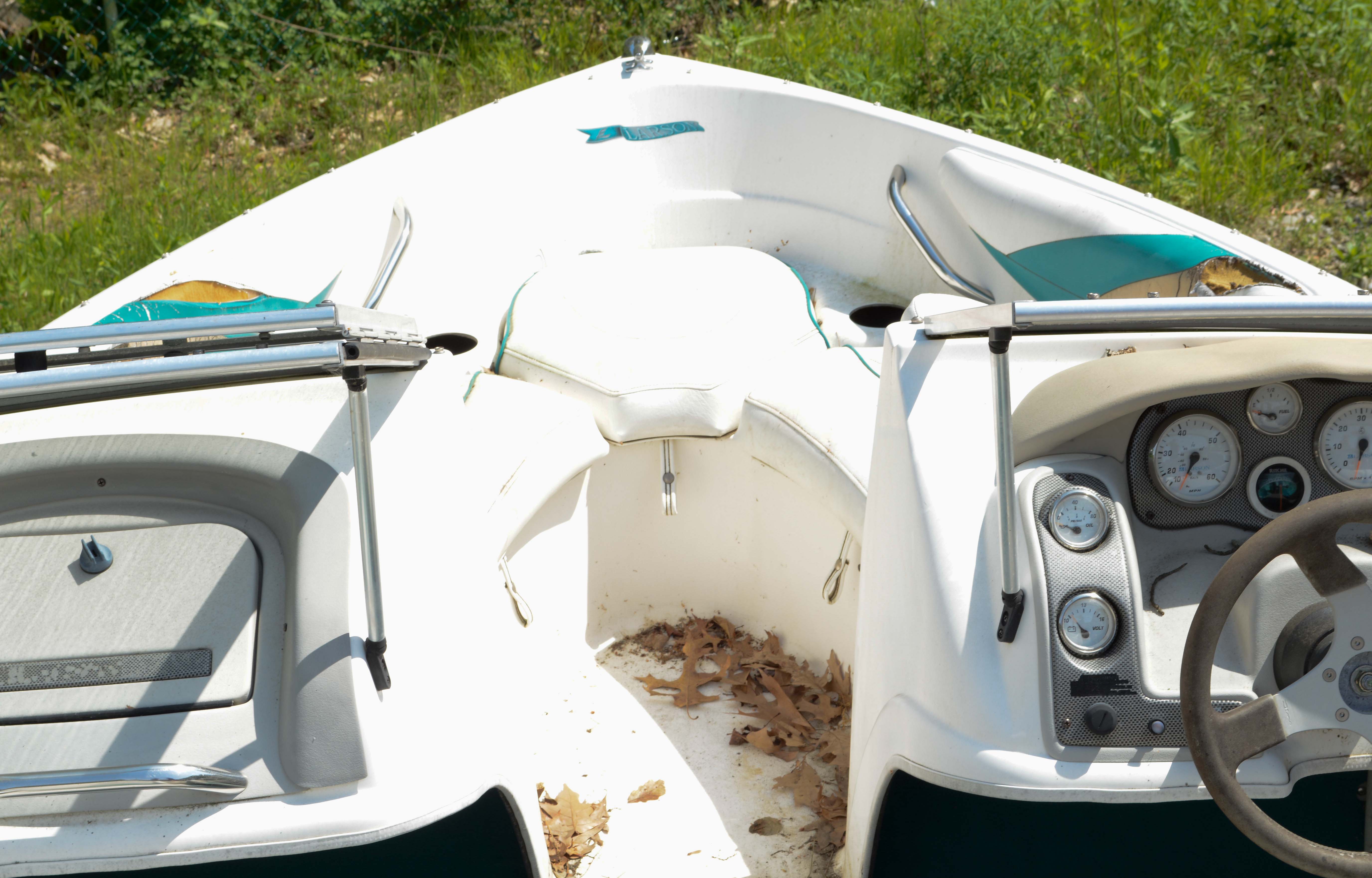 Circa 1999 Larson Delta-Conic 186 SEi 20' Boat with Trailer