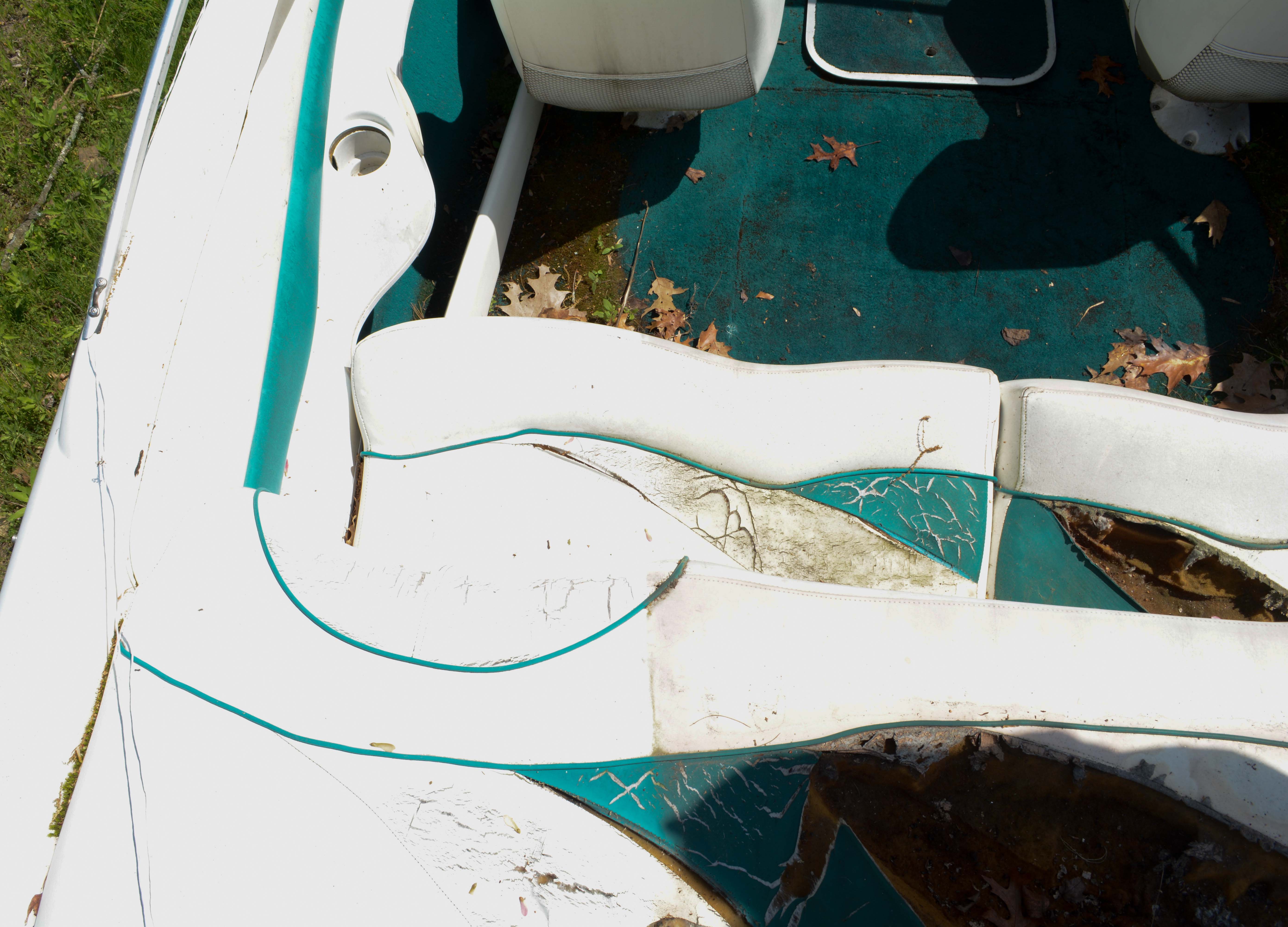 Circa 1999 Larson Delta-Conic 186 SEi 20' Boat with Trailer