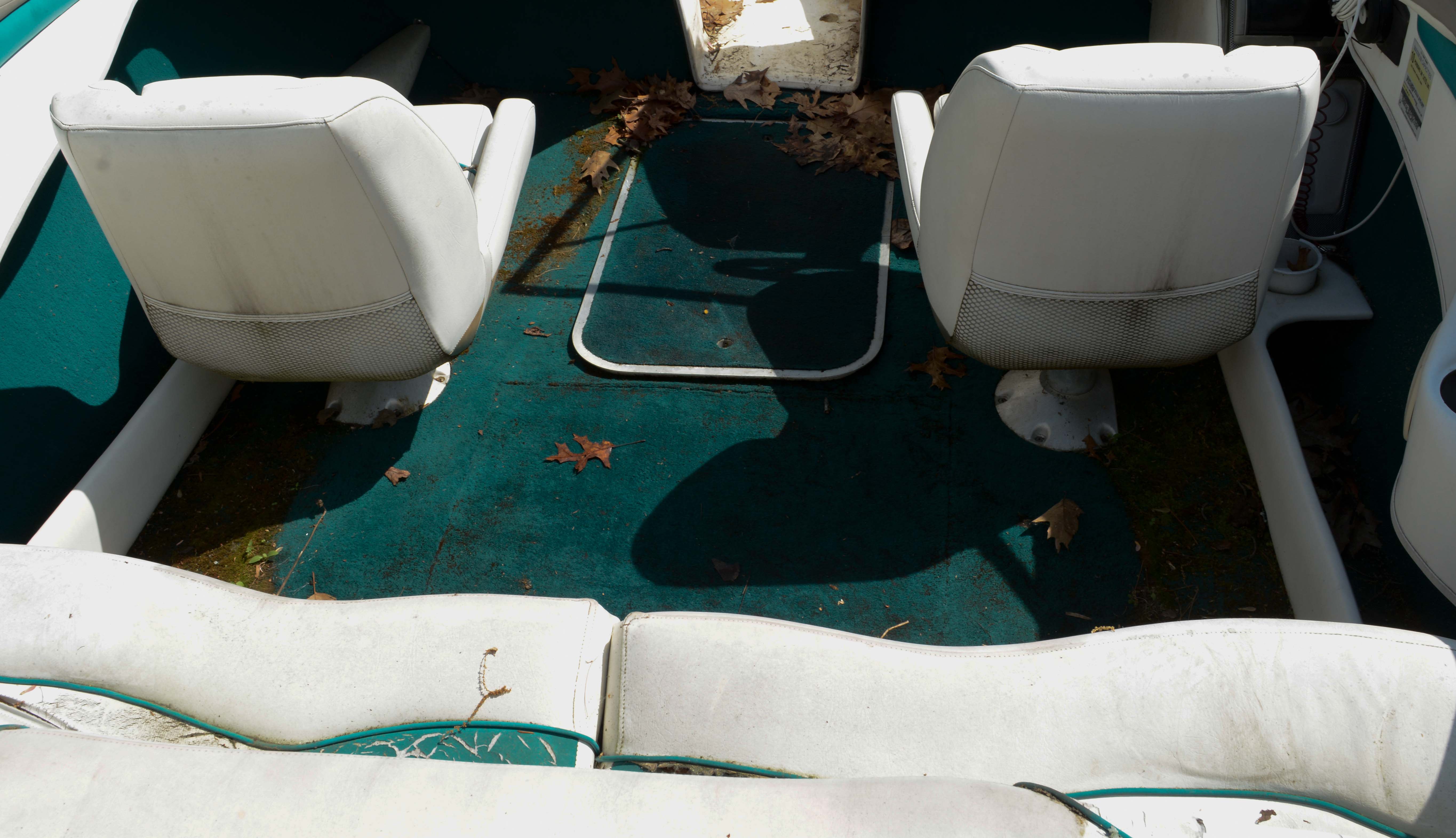 Circa 1999 Larson Delta-Conic 186 SEi 20' Boat with Trailer