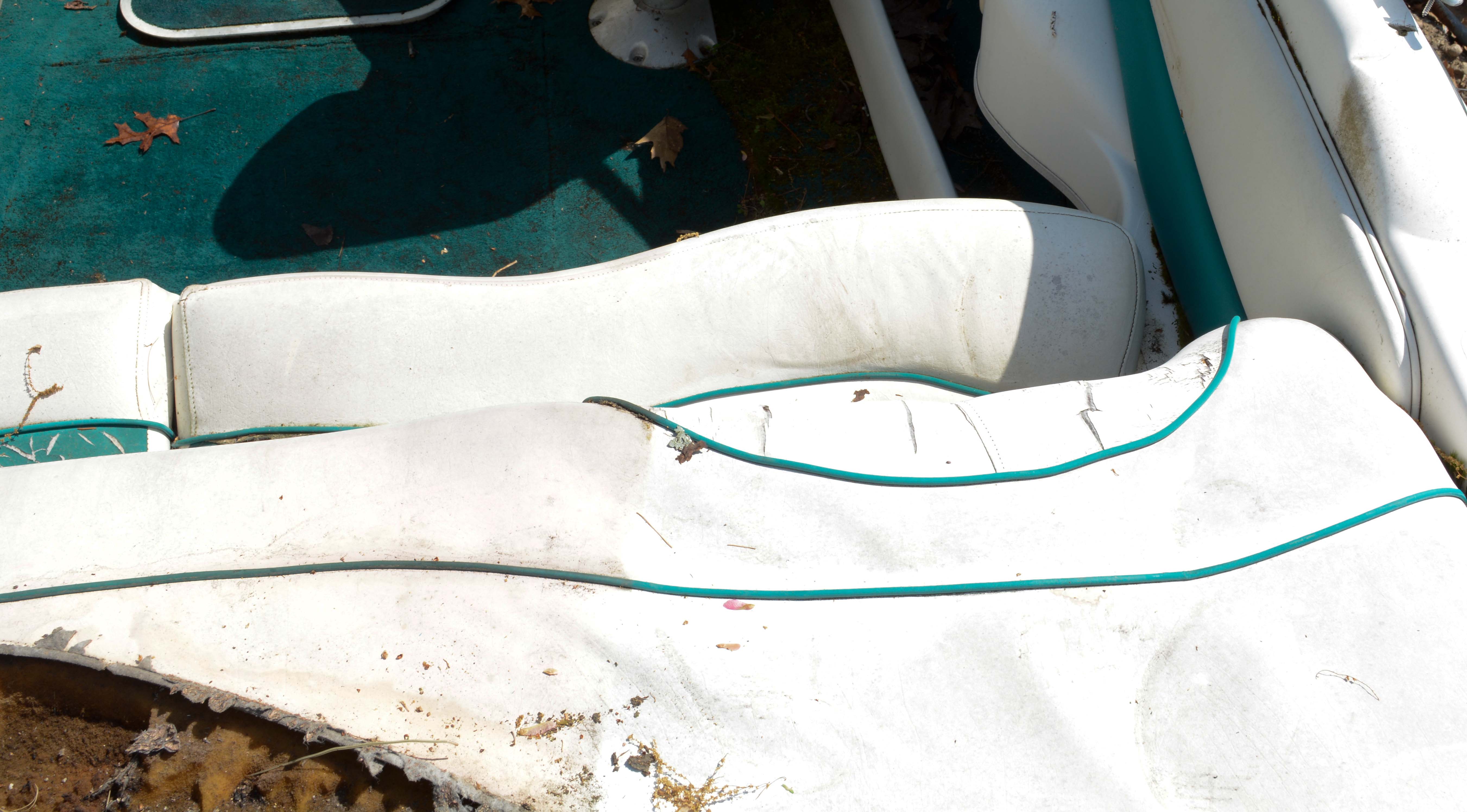 Circa 1999 Larson Delta-Conic 186 SEi 20' Boat with Trailer