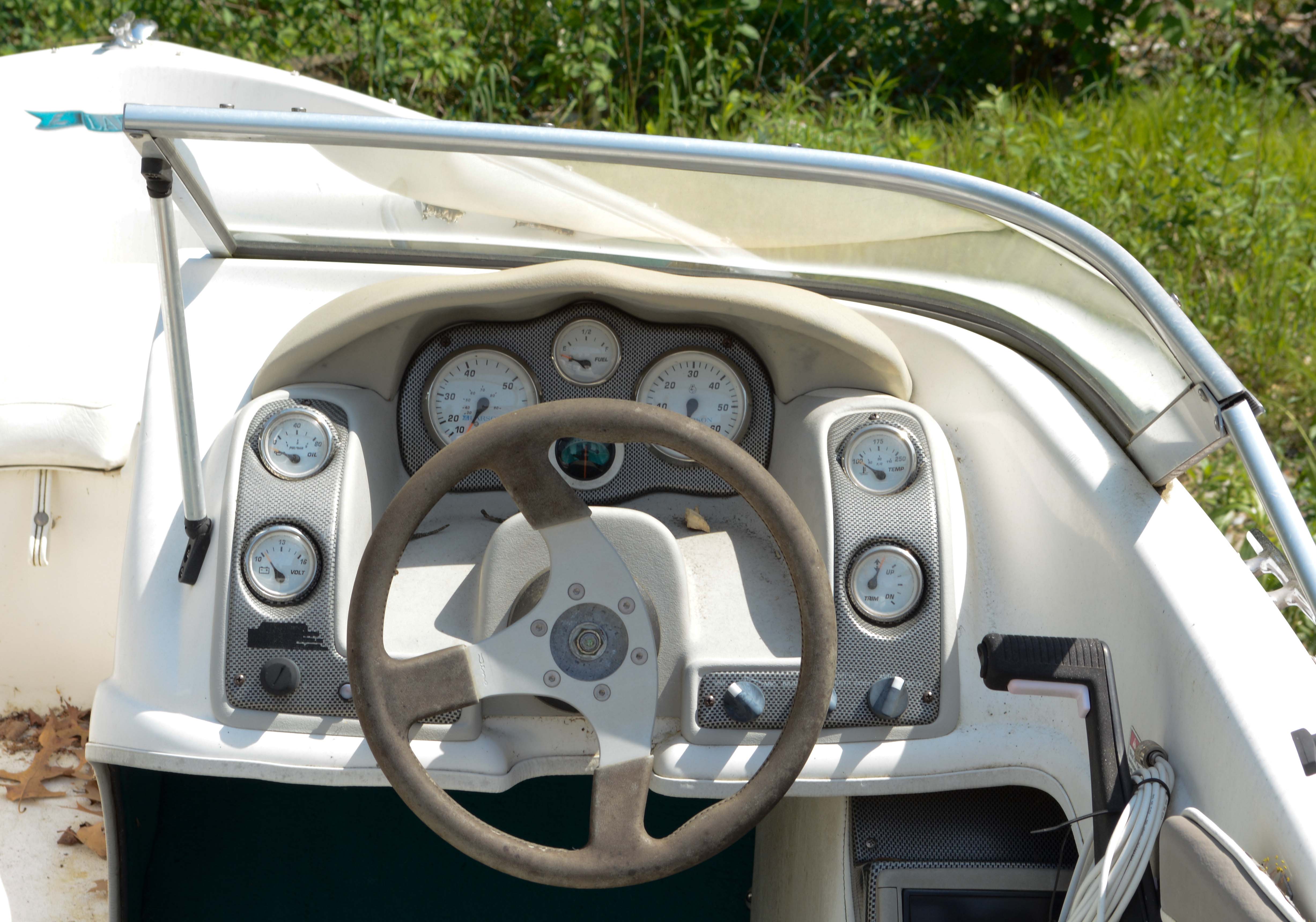 Circa 1999 Larson Delta-Conic 186 SEi 20' Boat with Trailer