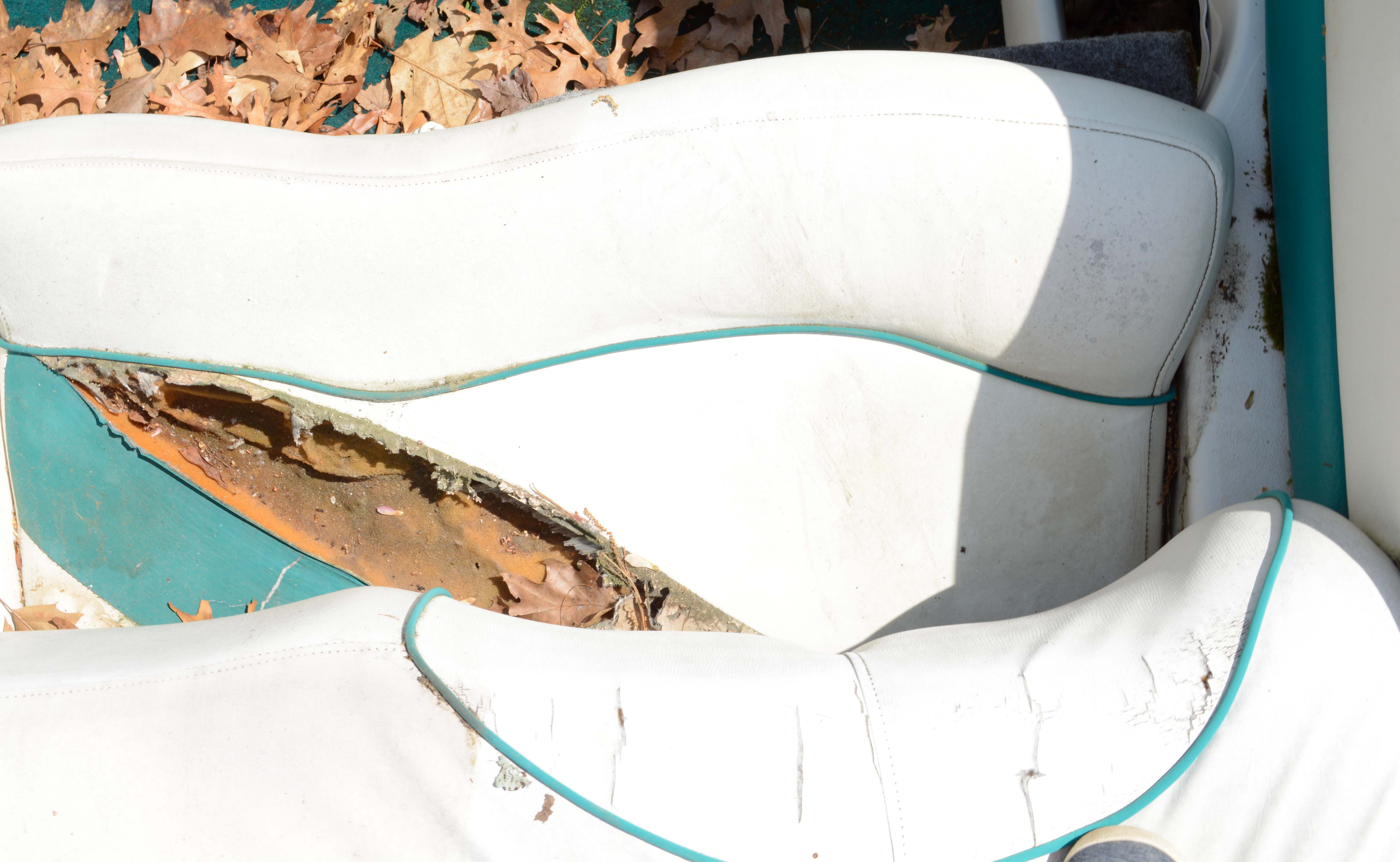 Circa 1999 Larson Delta-Conic 186 SEi 20' Boat with Trailer