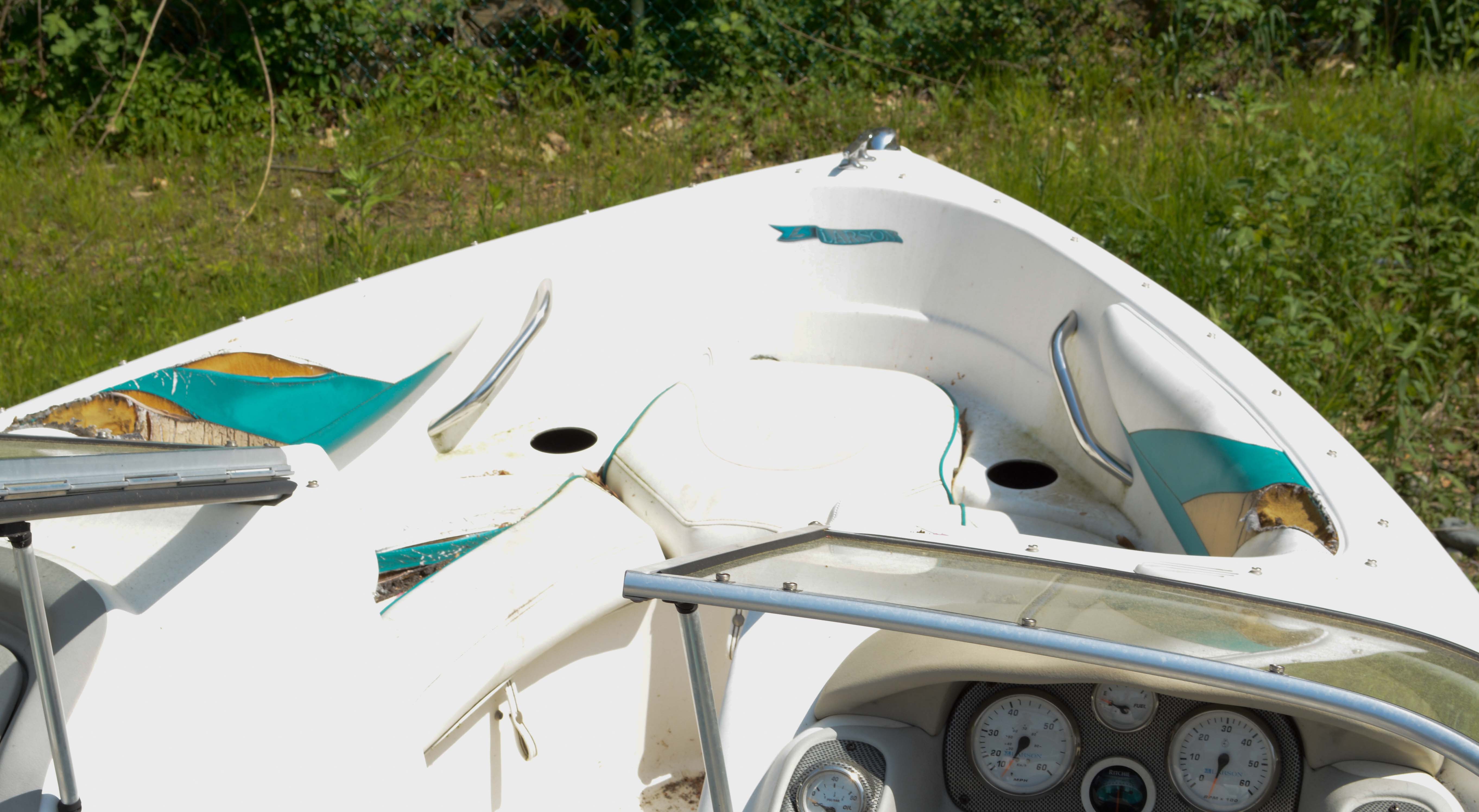 Circa 1999 Larson Delta-Conic 186 SEi 20' Boat with Trailer