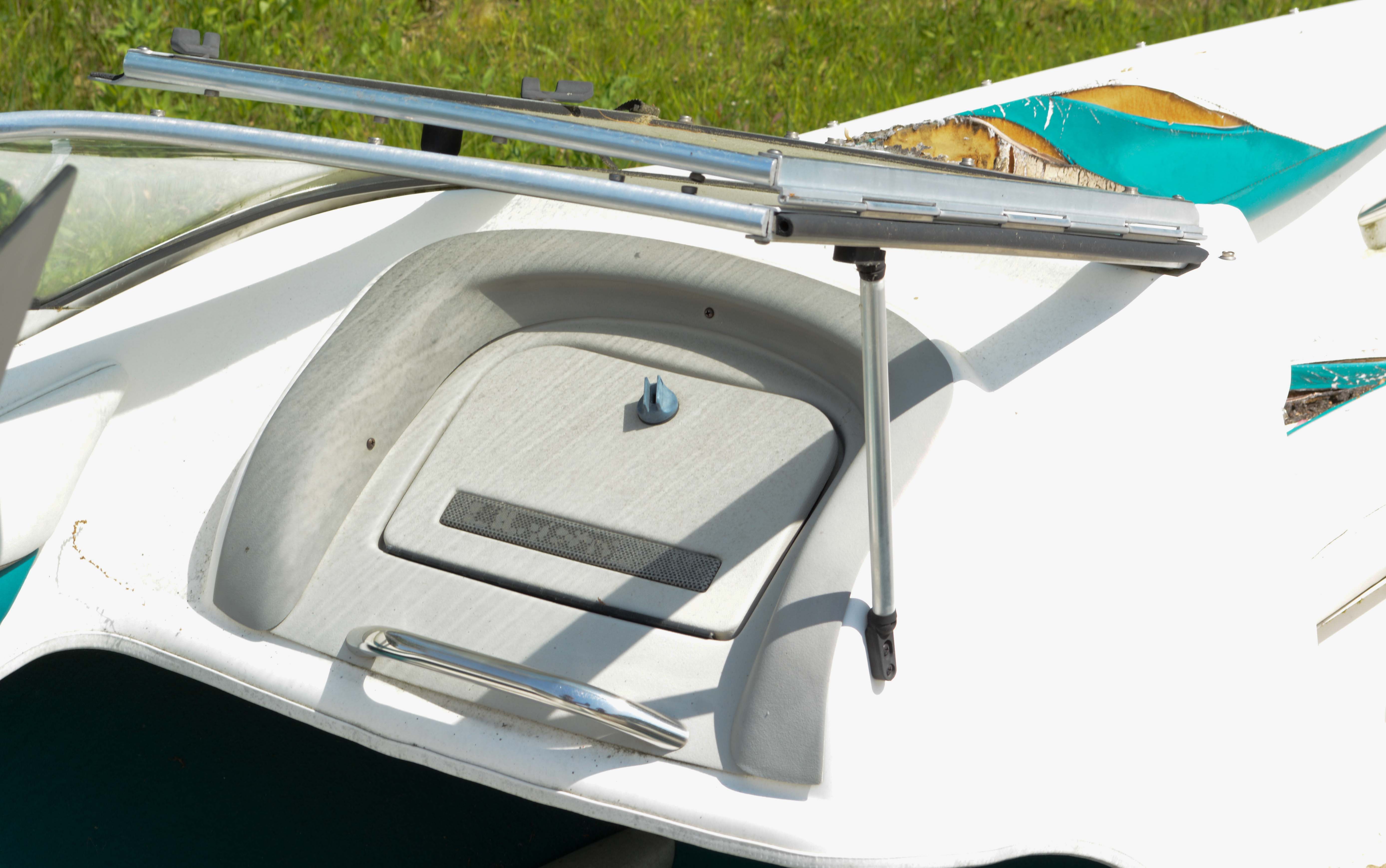 Circa 1999 Larson Delta-Conic 186 SEi 20' Boat with Trailer