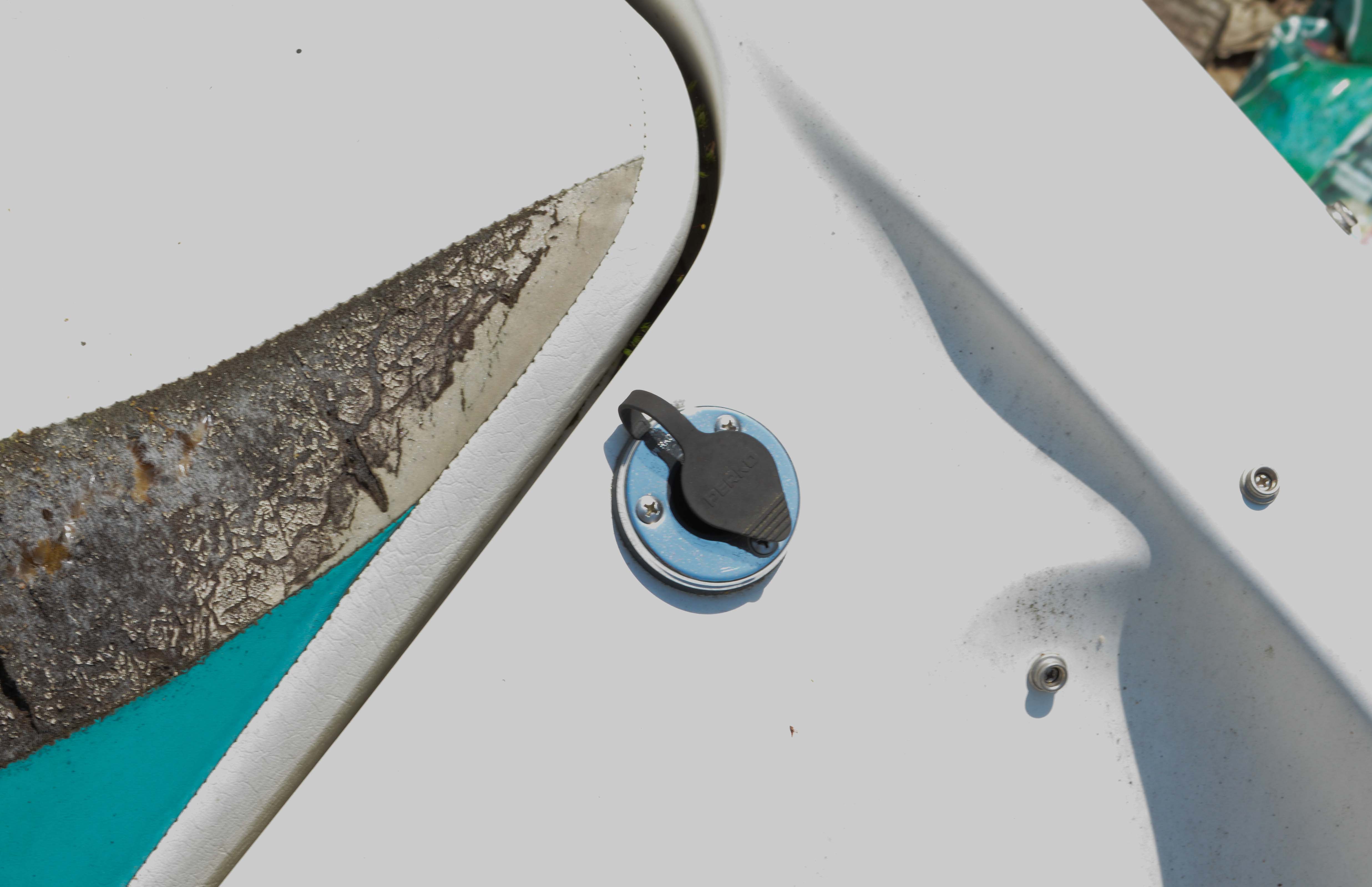 Circa 1999 Larson Delta-Conic 186 SEi 20' Boat with Trailer